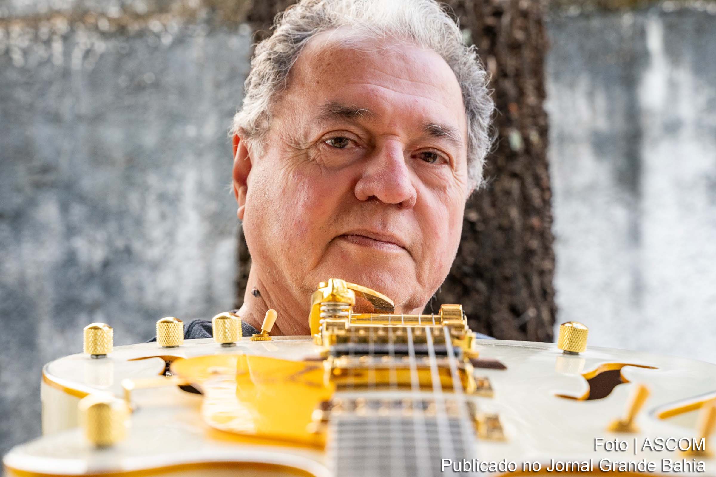 Ricardo Augusto lança o álbum "Eternamorada", reunindo canções que dialogam com ritmos de jazz e bossa nova.