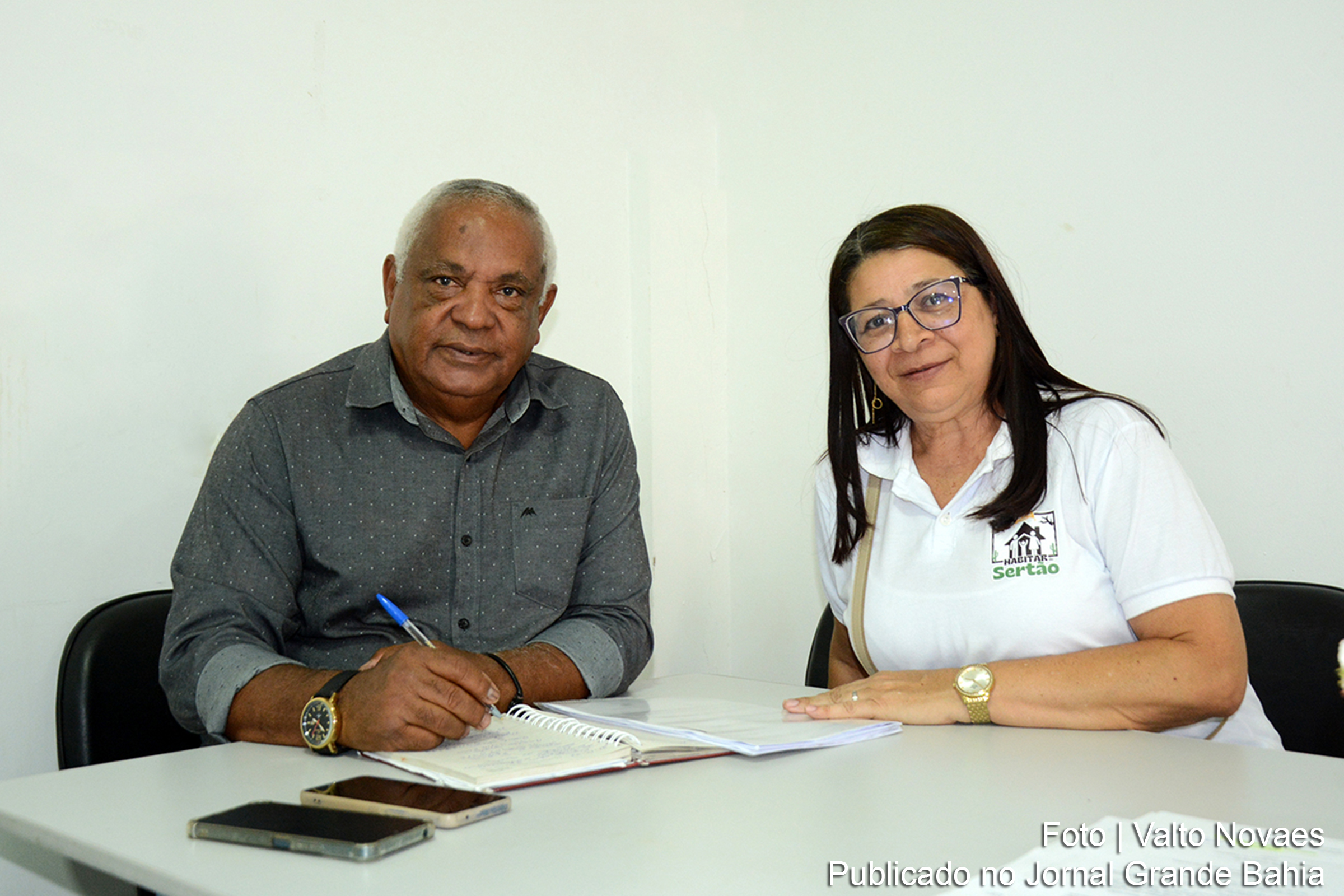 Ação visa construção de 750 unidades habitacionais em parceria com a Caixa e o Instituto Habitar do Sertão.