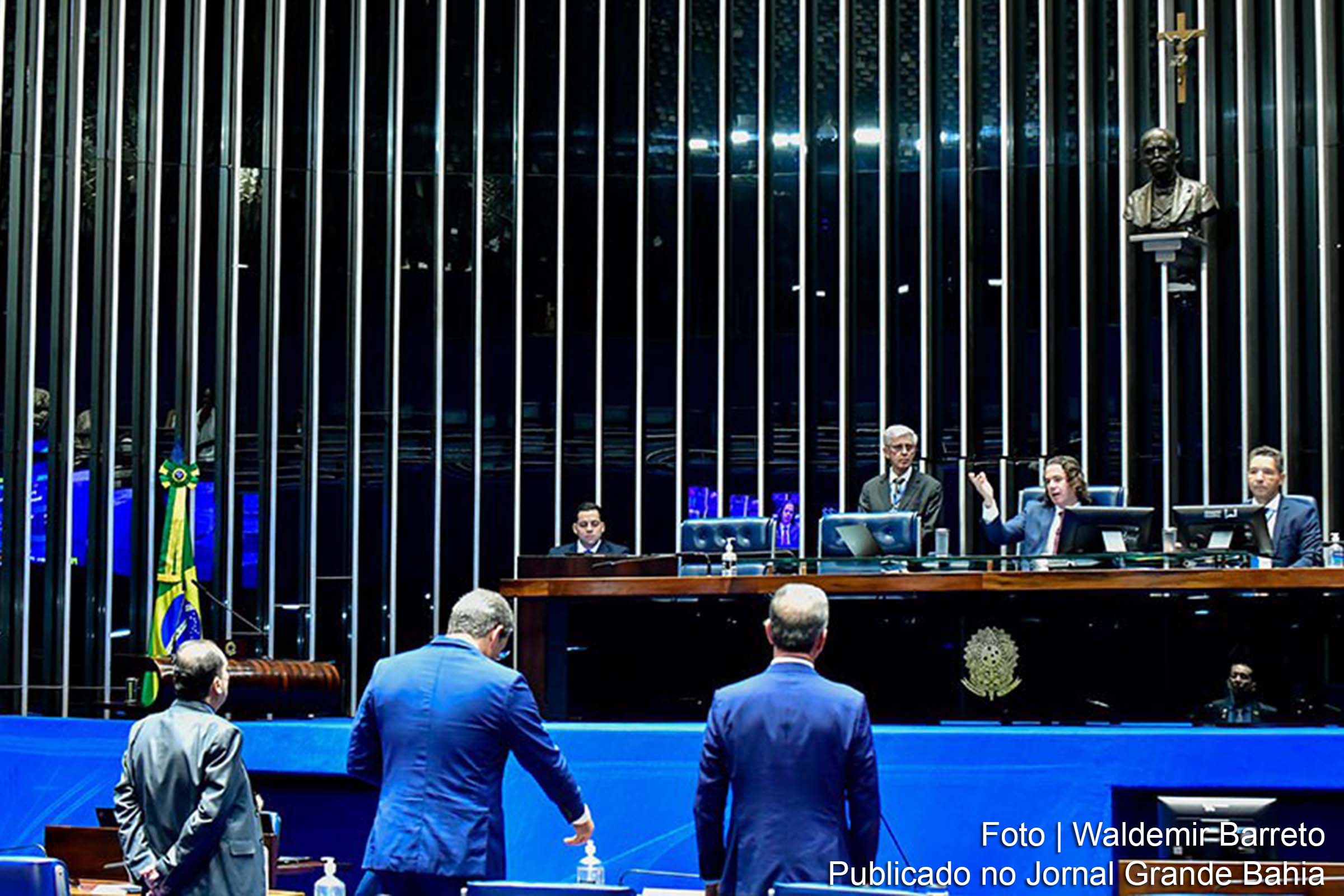 Projeto de lei reconhece a equivalência entre os diplomas de geologia e engenharia geológica, permitindo a diplomação em ambas as profissões.