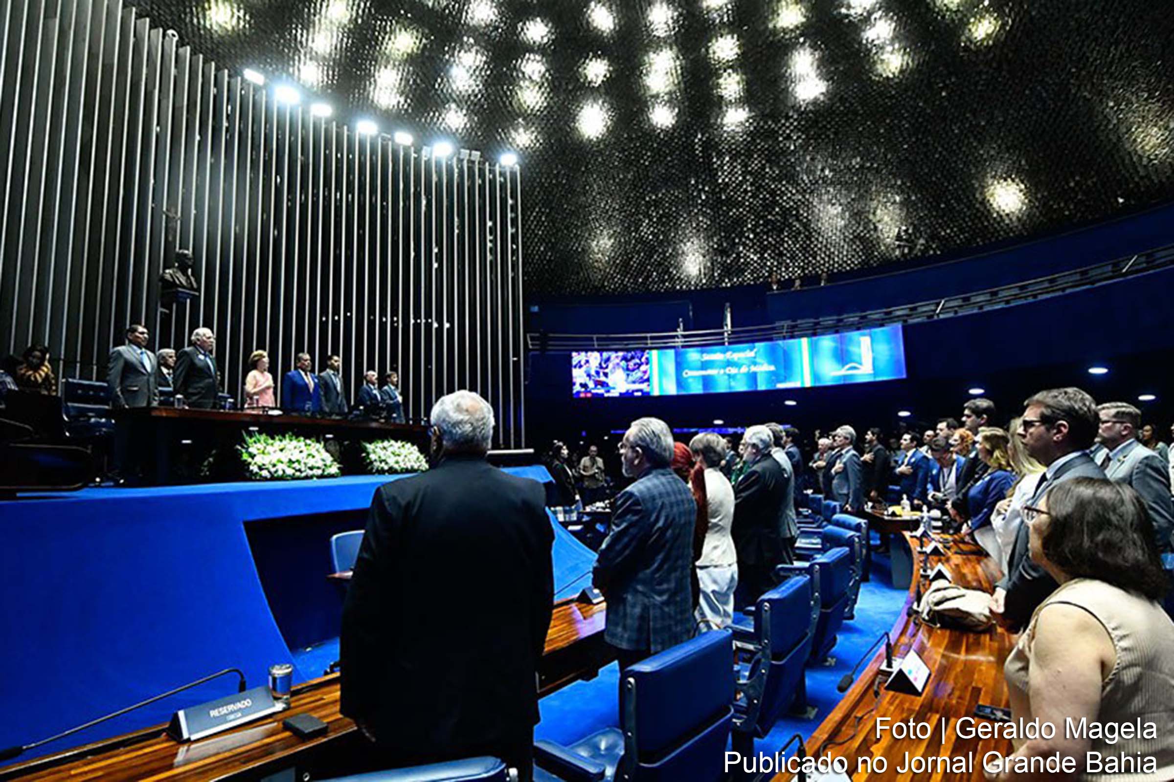 O Plenário do Senado homenageia médicos em sessão especial pelo Dia do Médico, com a participação de senadores e representantes da classe.