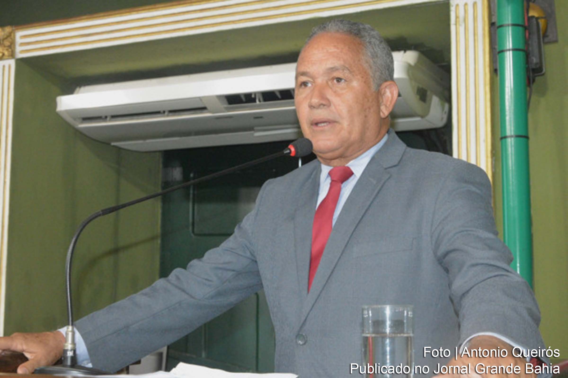 Téo é conhecido por sua atuação nas comunidades da capital baiana, buscando atender às demandas locais.