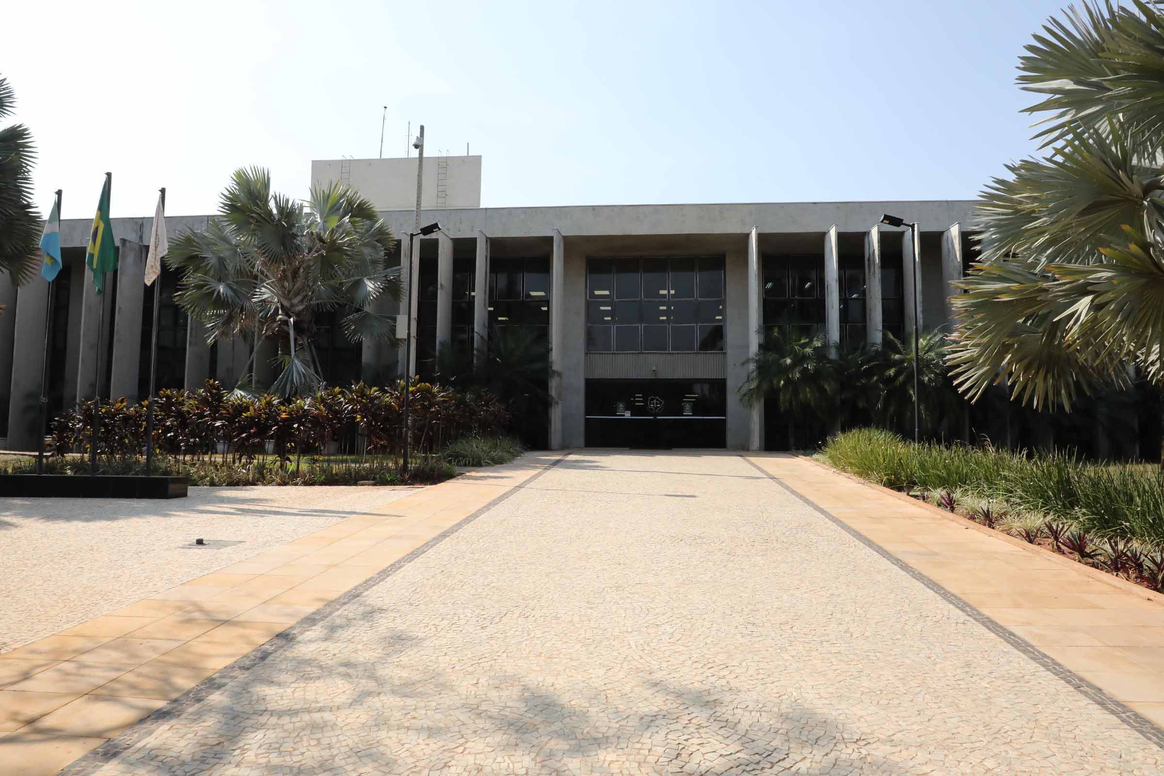 TJ do Mato Grosso do Sul atua com direção provisória e juízes contratados, enquanto desembargadores alvos da Operação Ultima Ratio seguem sem tornozeleiras