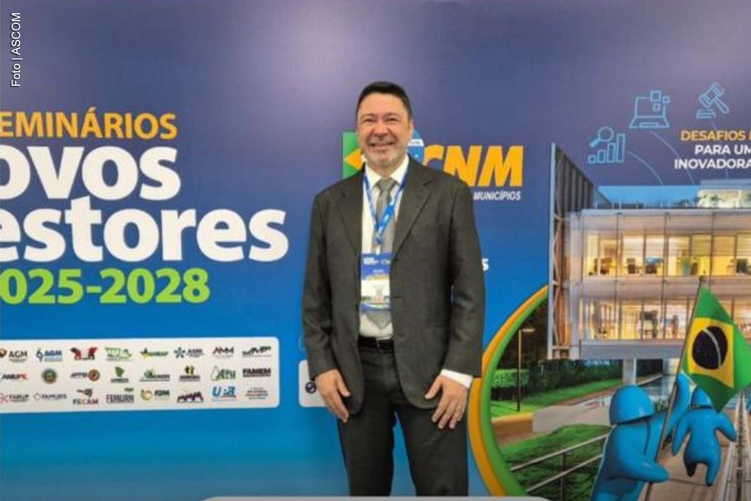 Prefeito eleito de Utinga participa de capacitação nacional para gestores municipais