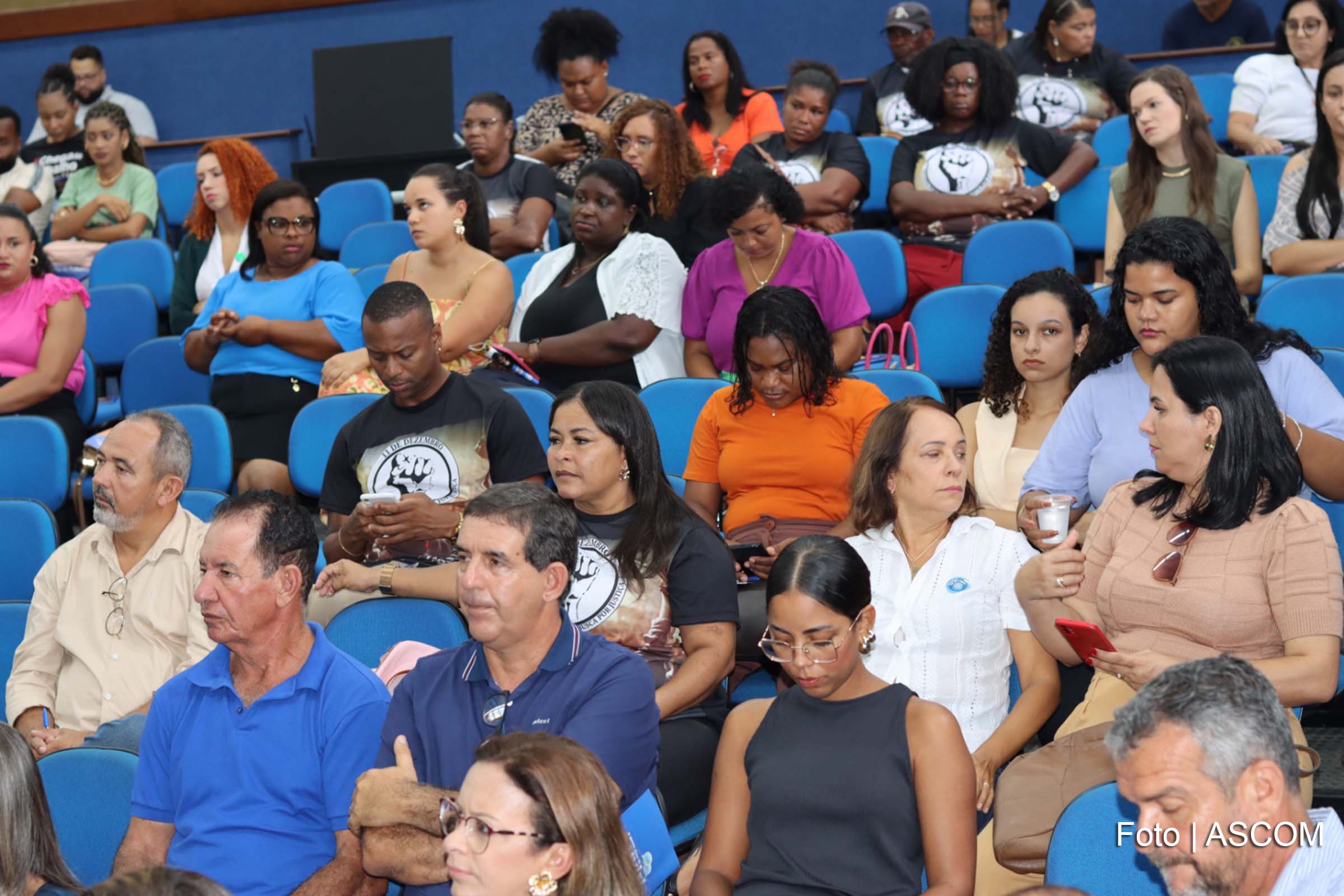 Representantes da comunidade, familiares de vítimas e autoridades discutem ações do Programa de Desenvolvimento Socioeconômico em cumprimento à sentença da Corte Interamericana de Direitos Humanos.