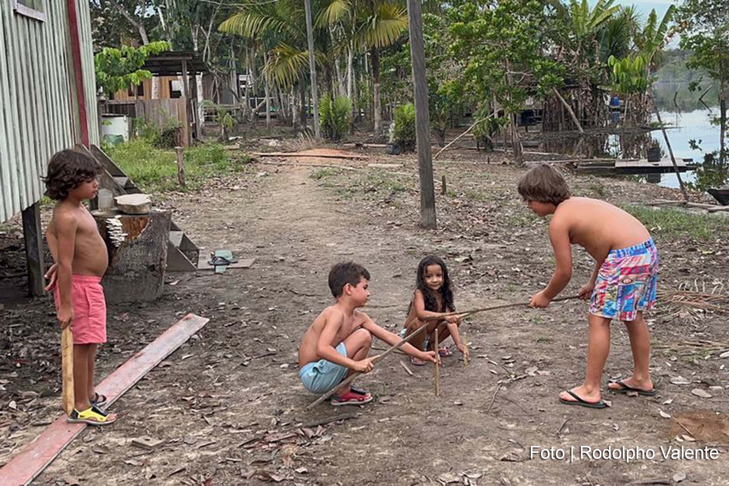 A seca extrema na Amazônia compromete o acesso a alimentos, educação e saúde para milhares de crianças, segundo o Fundo das Nações Unidas para a Infância (Unicef).
