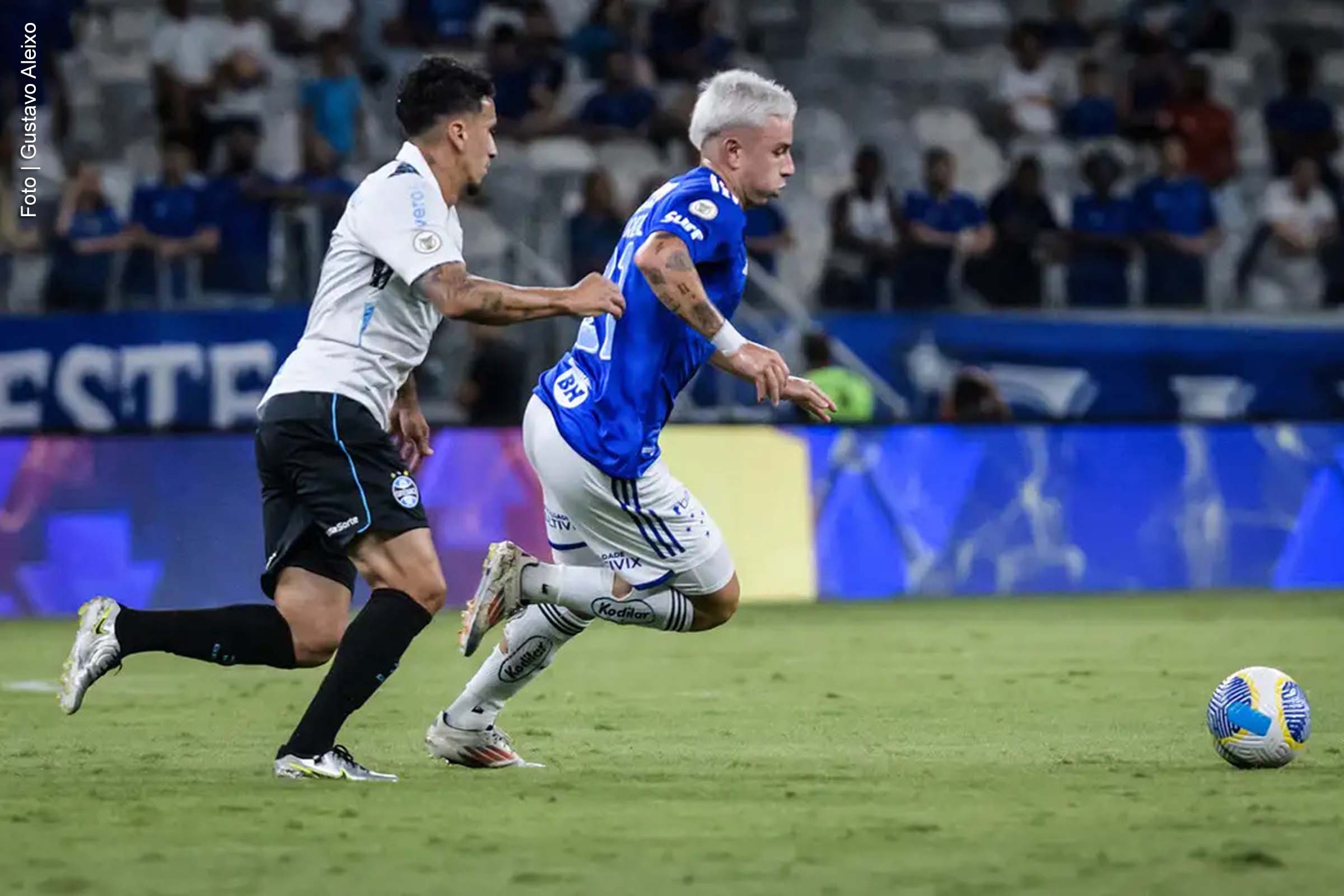 Cruzeiro e Grêmio empataram por 1 a 1 na noite desta quarta-feira (27), em jogo válido pela 35ª rodada da Série A do Campeonato Brasileiro. O confronto, realizado no estádio Mineirão, manteve o Grêmio em situação de risco na tabela e consolidou a posição do Cruzeiro no grupo intermediário.