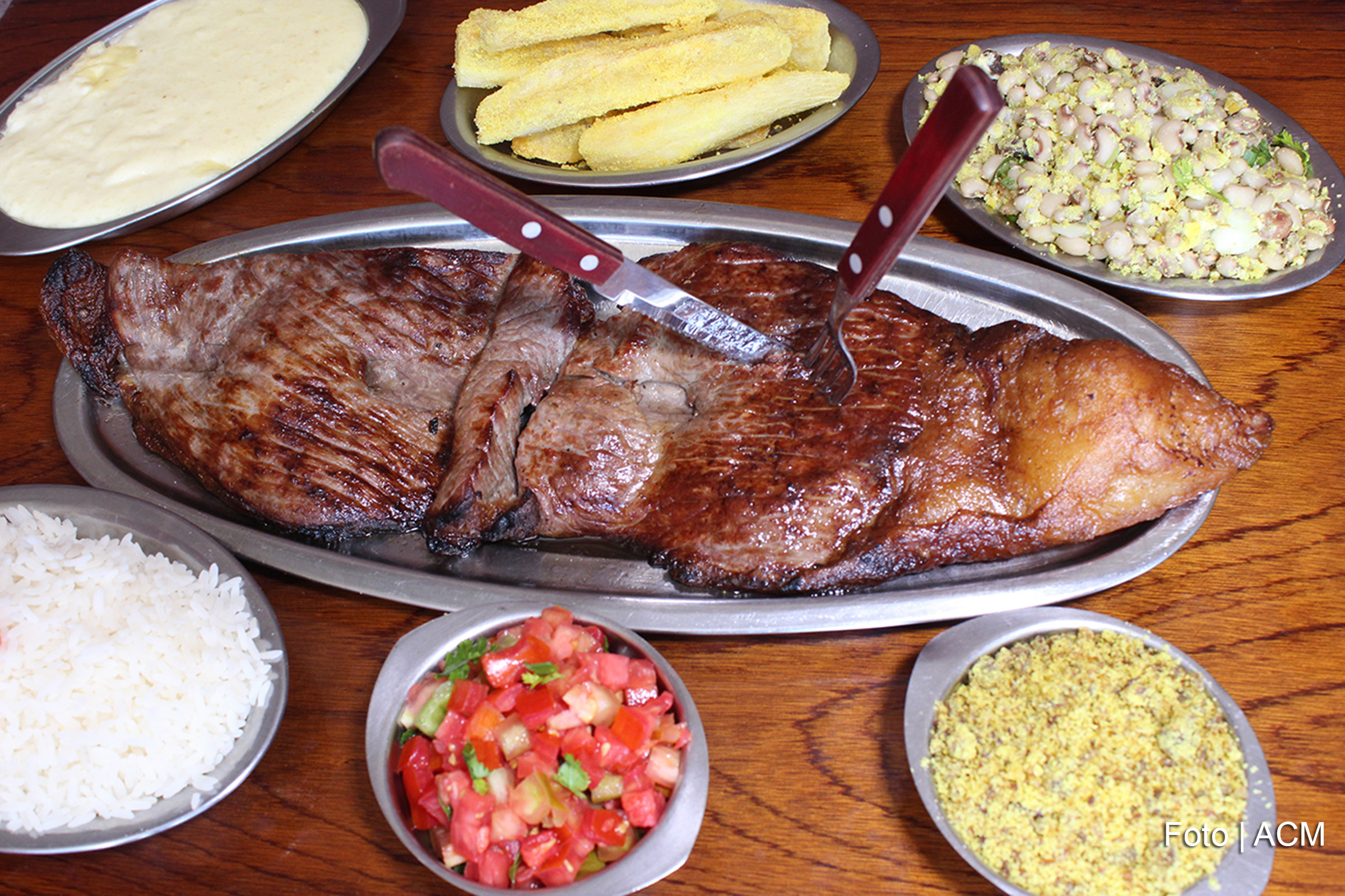 Em Feira de Santana, os sabores tradicionais do sertão sobrevivem e coexistem com a influência da globalização.