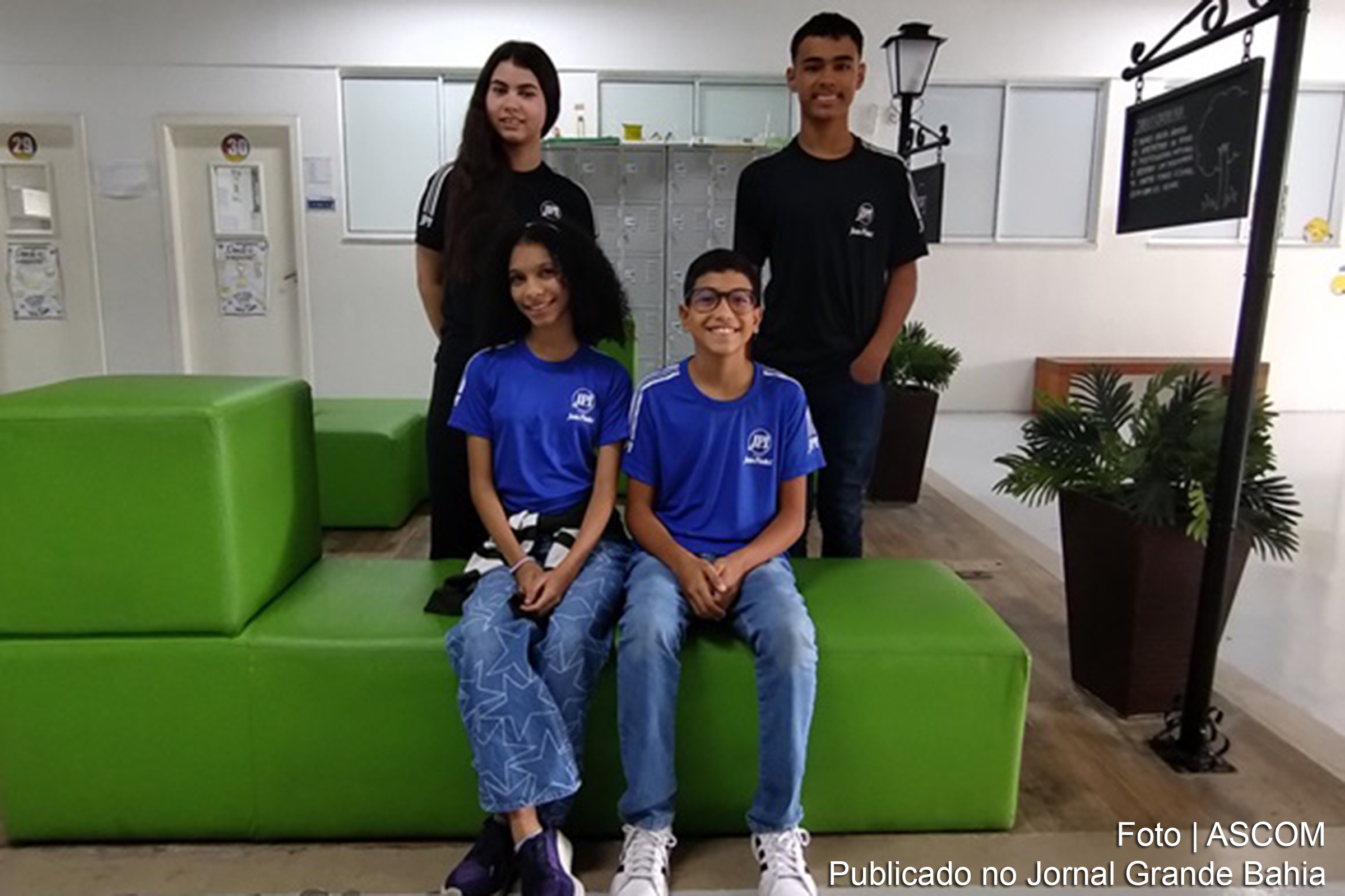 Alunos do Ensino Fundamental Anos Finais são premiados em olimpíadas nacionais, destacando-se nas áreas de ciências, eficiência energética e química.