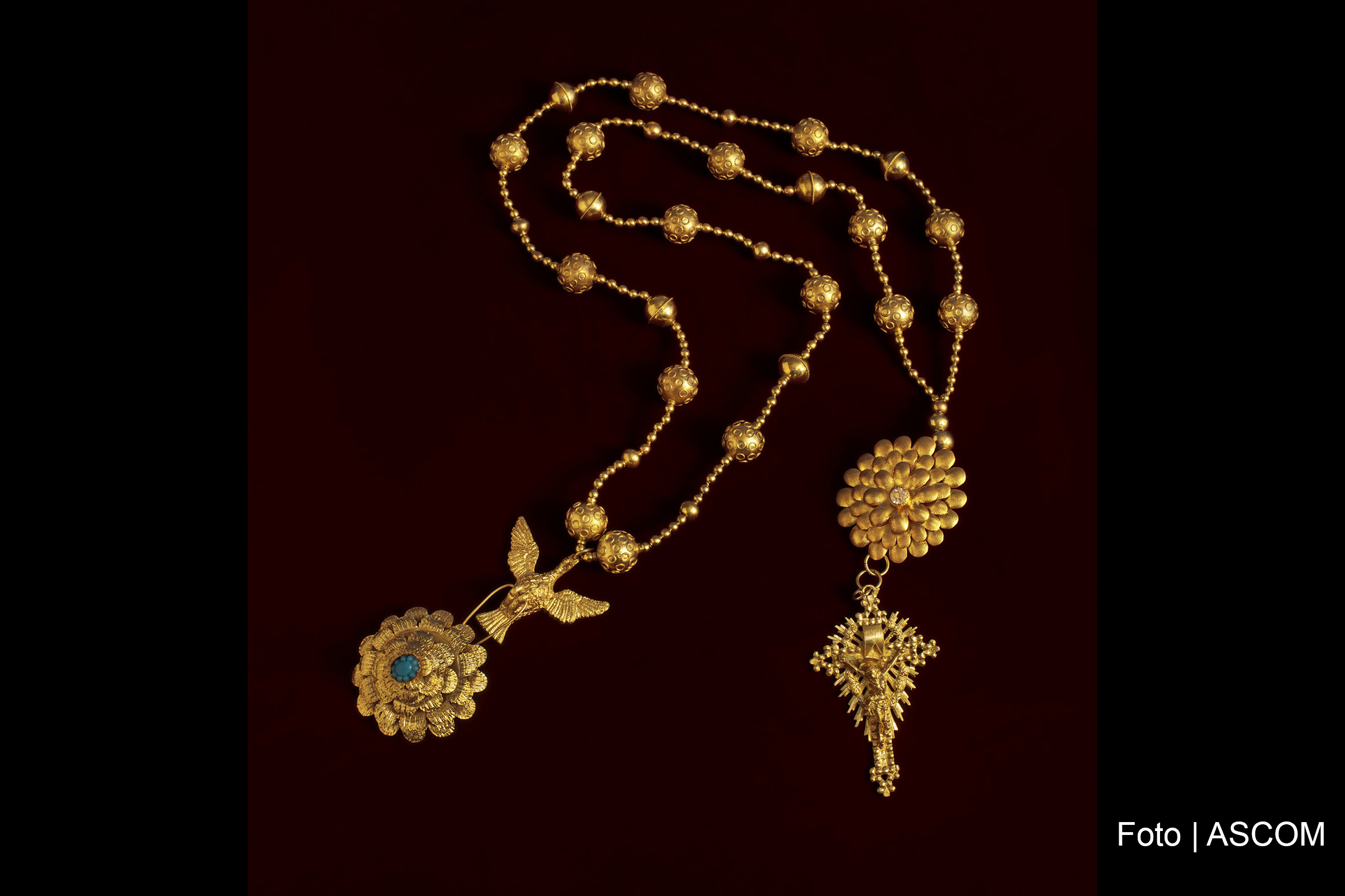 A mostra, que ficará aberta até 16 de fevereiro de 2025, apresenta uma coleção de joias históricas usadas por mulheres negras libertas.