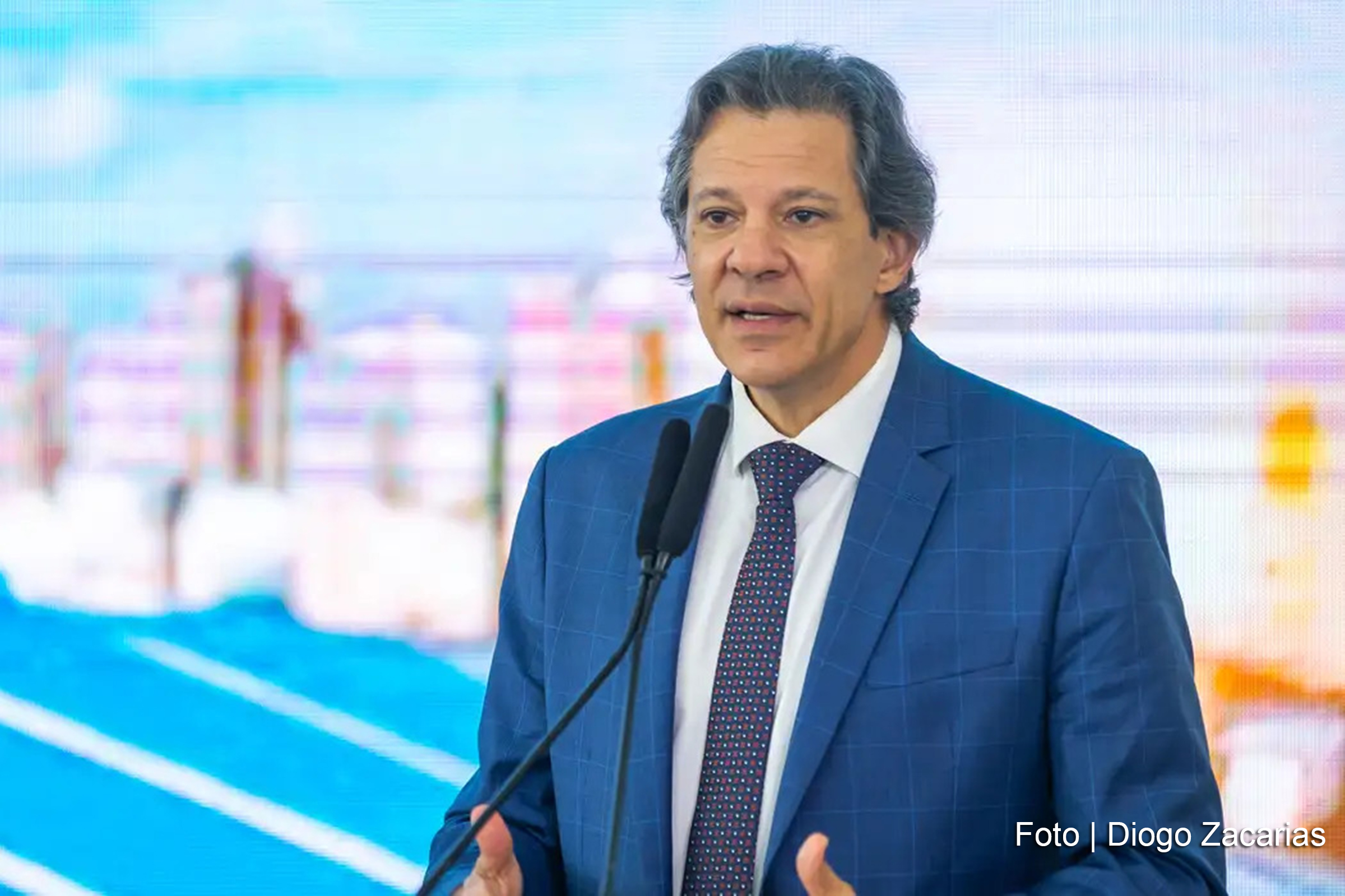 Fernando Haddad, ministro da Fazenda, confirma medidas que visam a revisão de gastos públicos obrigatórios.