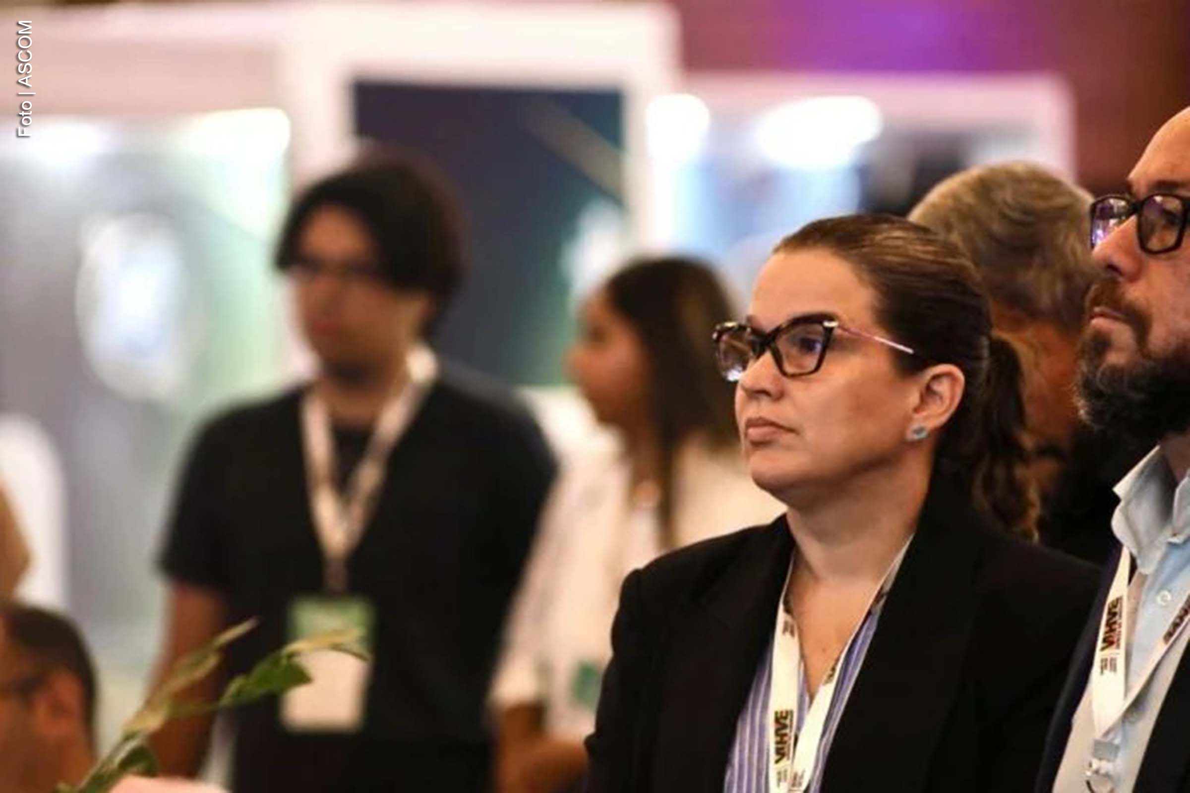 A Bahia reforçou sua posição de liderança nacional no setor de hidrogênio verde durante a 4ª edição do Fórum e Feira Internacional de Hidrogênio, realizada em Salvador. Com marcos regulatórios e investimentos estratégicos, o estado destaca-se no cenário de economia de baixo carbono, promovendo a transição energética. Durante o evento, especialistas debateram a importância do hidrogênio verde para um futuro sustentável. O governo estadual enfatizou a importância de conciliar desenvolvimento econômico, justiça social e preservação ambiental.