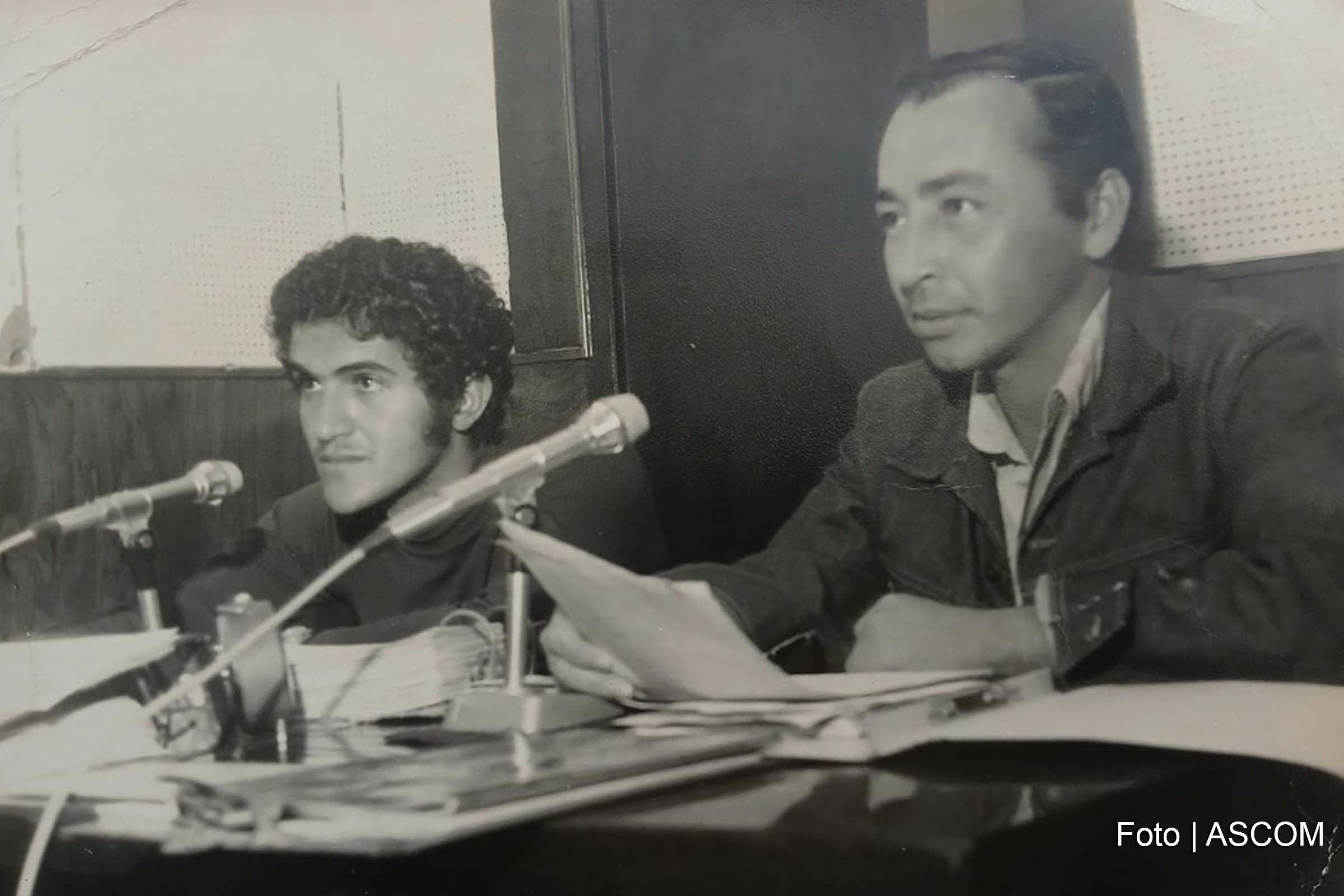 A data também presta homenagem a radialistas que deixaram um legado duradouro e são lembrados por sua dedicação ao trabalho.
