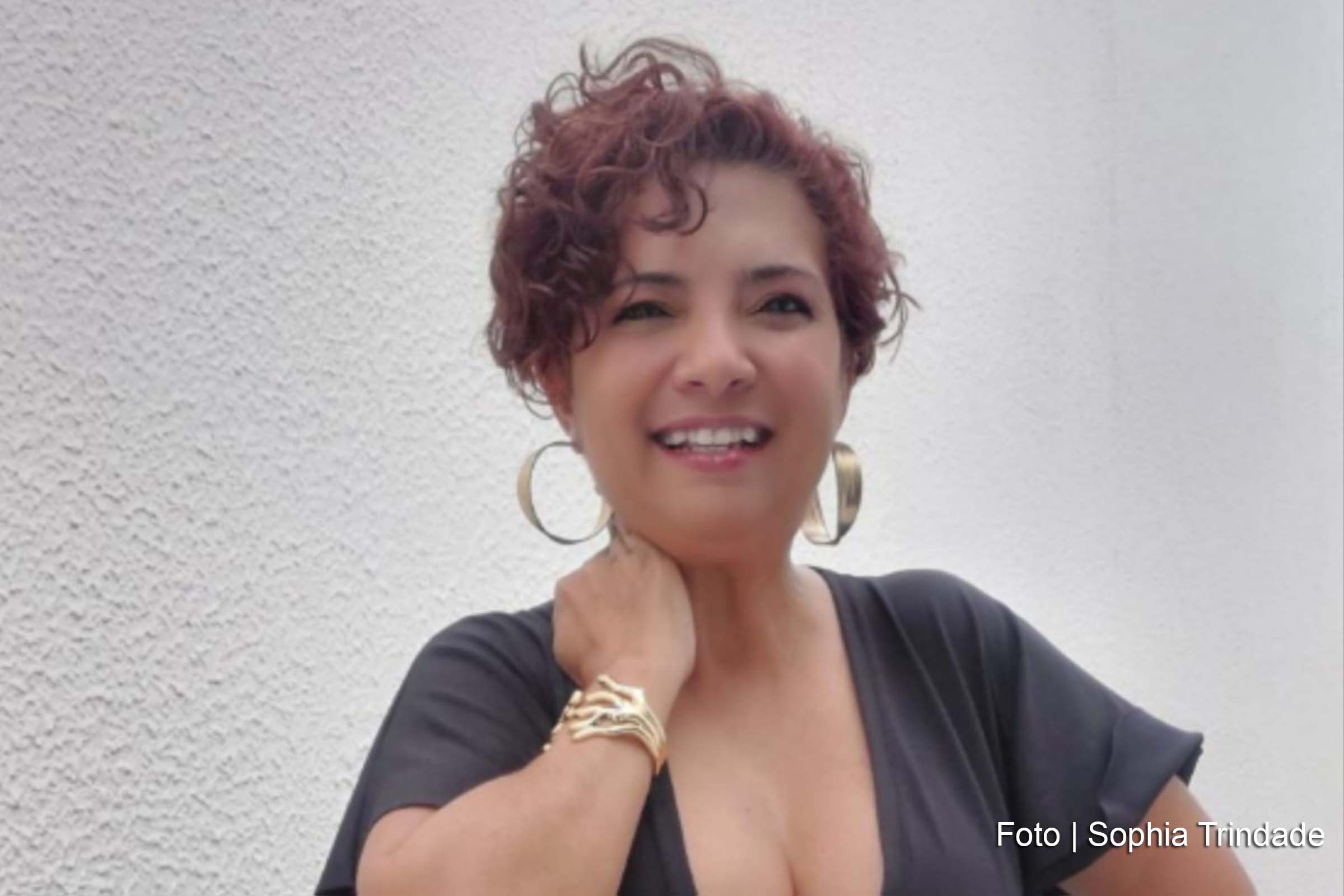 Cantora Kareen Mendes apresenta tributo a Gal Costa na Varanda do SESI em Salvador