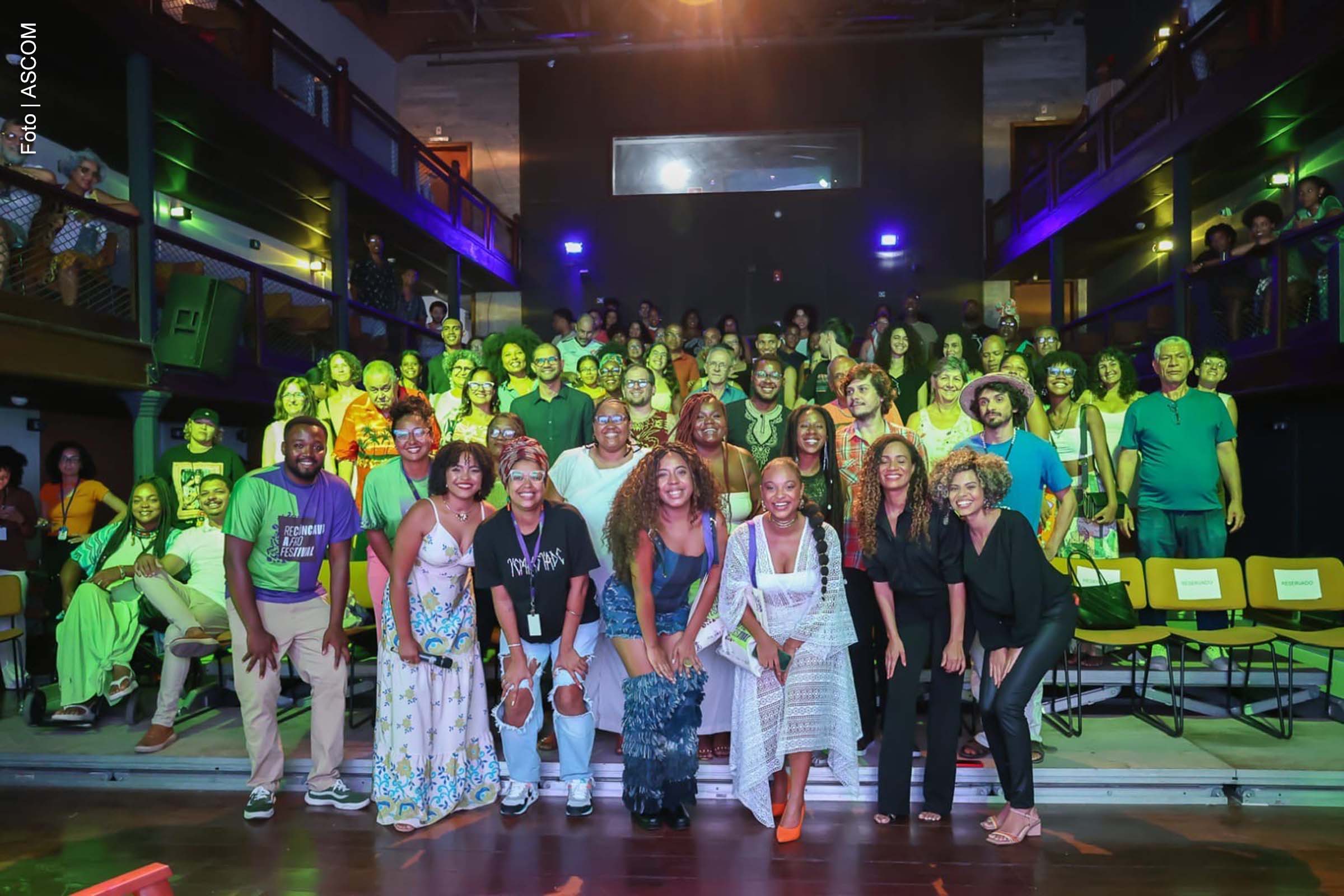 A cantora Sued Nunes participou da mesa de abertura do Recôncavo Afro Festival, abordando suas raízes e inspirações musicais em debate mediado pela jornalista Luana Souza.