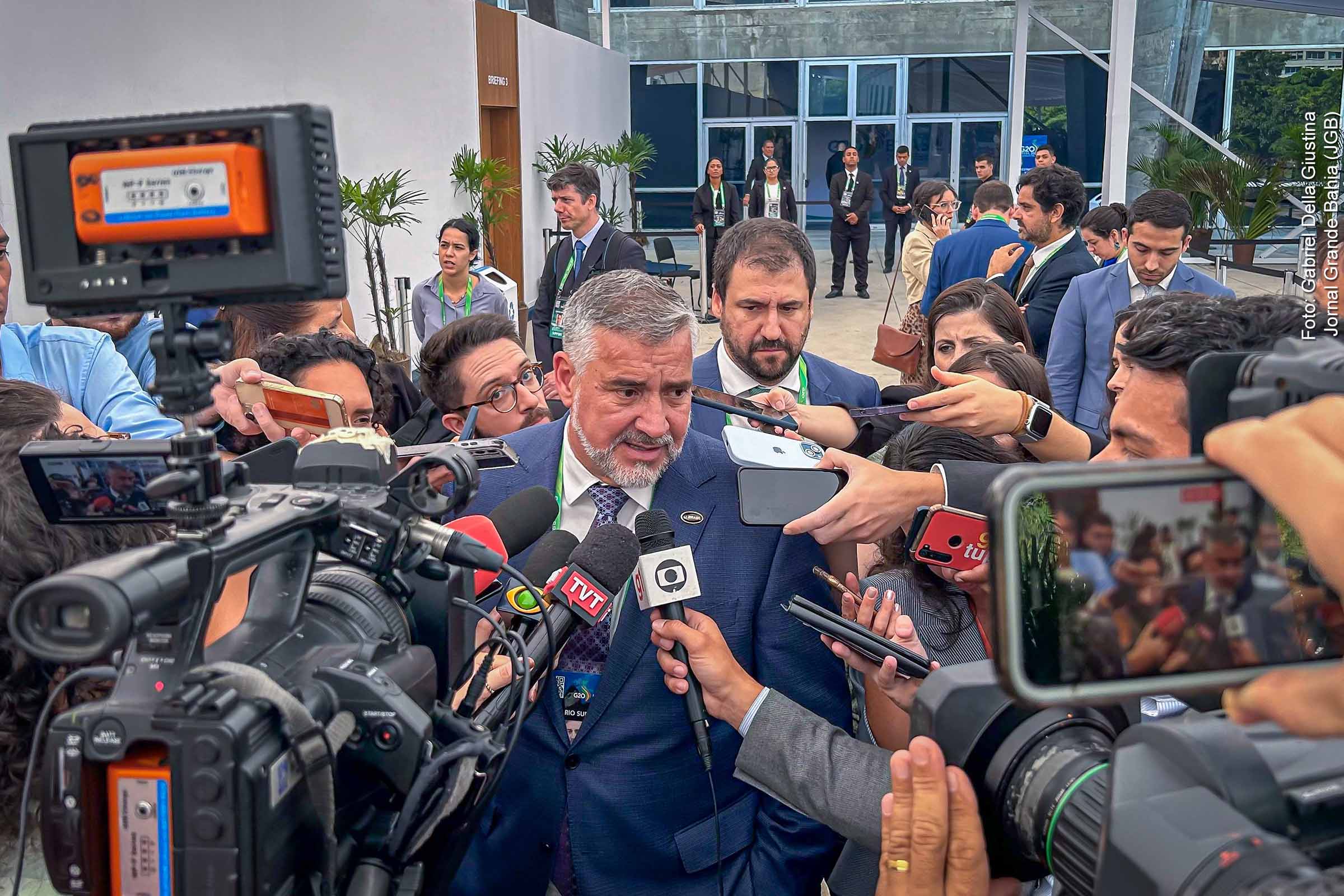 O ministro Paulo Pimenta durante assinatura de memorando no G20, no Rio de Janeiro, comentou sobre a operação da Polícia Federal e a investigação sobre tentativas de golpe no Brasil.