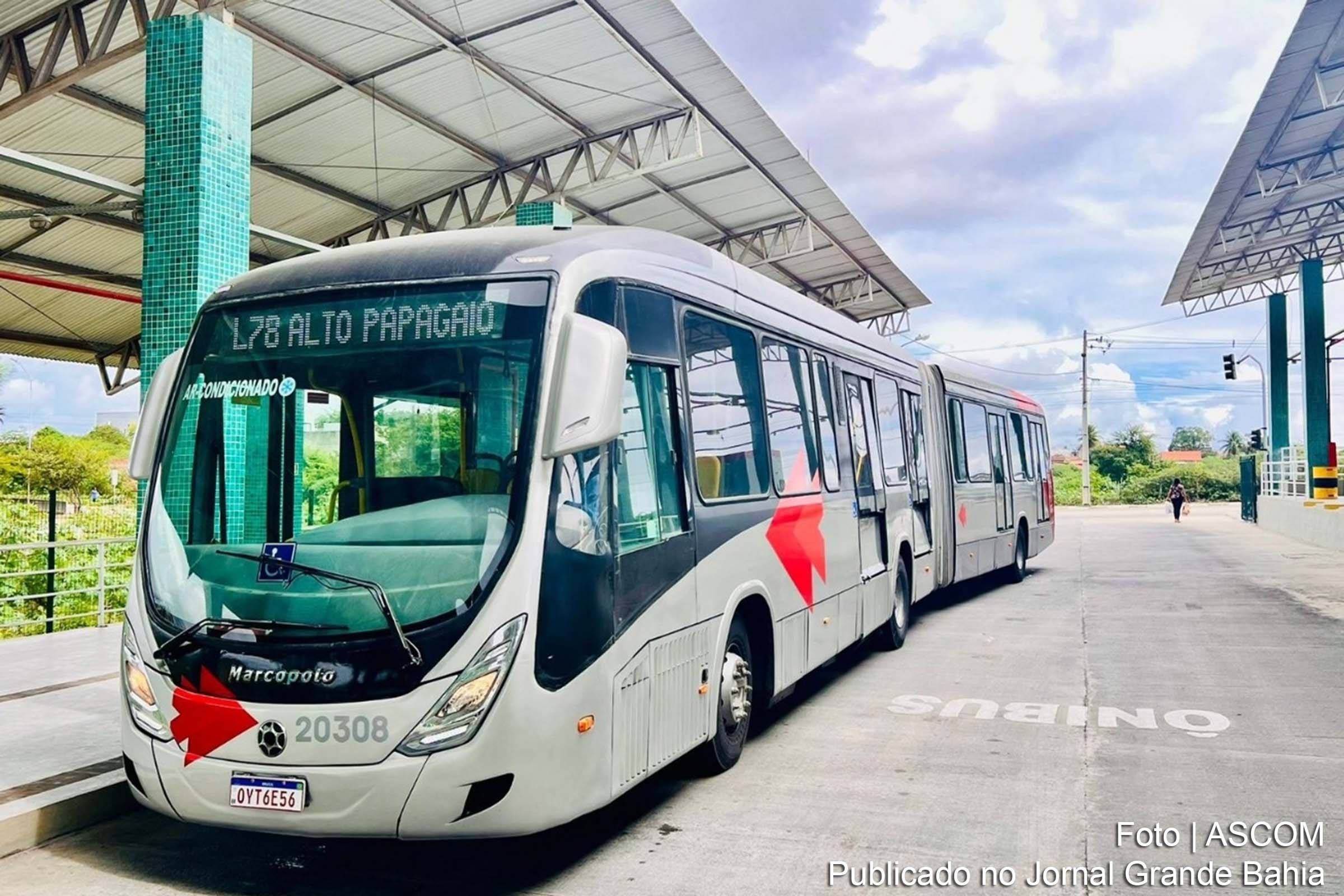 Ônibus da frota do transporte público urbano em Feira de Santana, que será reforçada para o ENEM neste domingo (03/11/2024).