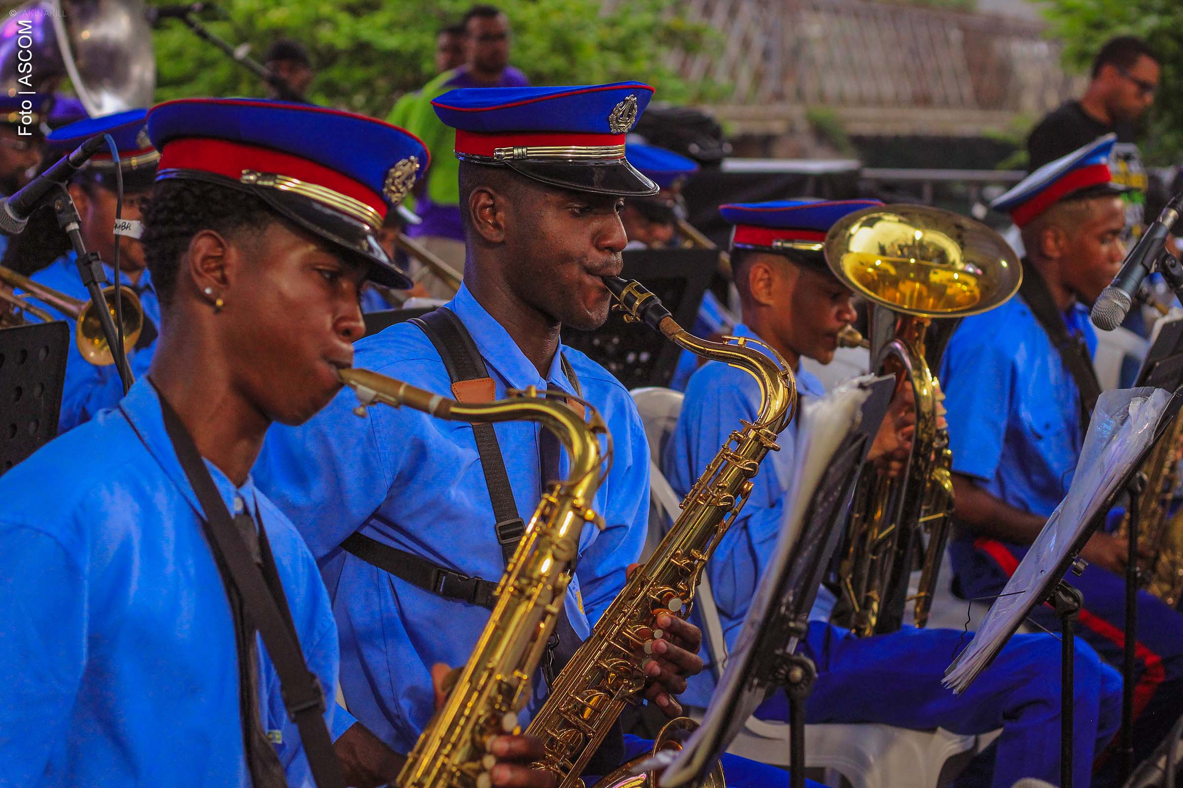 O Recôncavo Afro Festival promoveu, neste sábado (23), uma ampla programação cultural nos municípios de Cachoeira e São Félix. O evento incluiu apresentações musicais, espetáculos de dança, mostras de cinema e uma feira de artesanato, destacando a riqueza cultural da região.