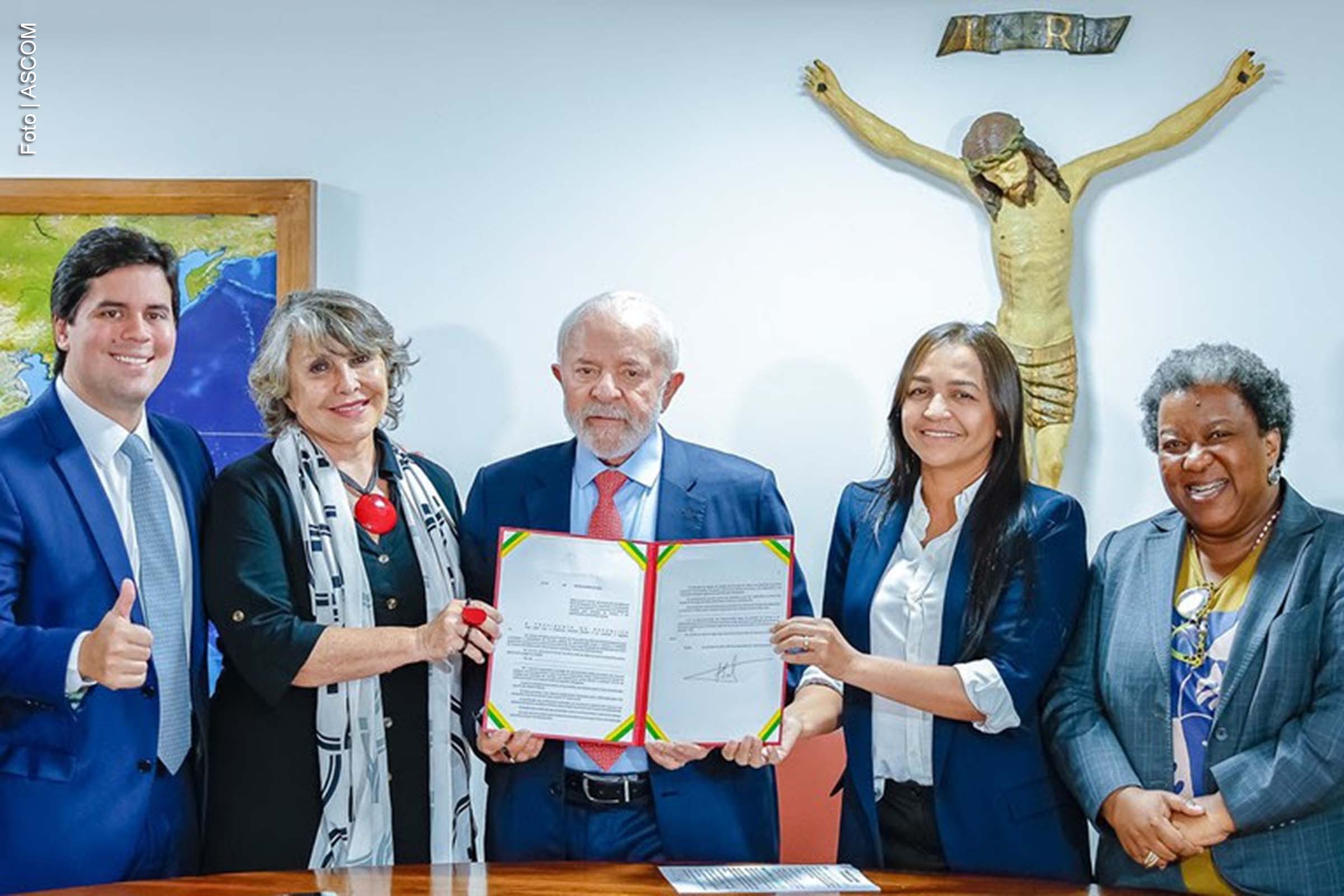 Em 21 de novembro de 2024, o presidente Luiz Inácio Lula da Silva sancionou a Lei nº 15.032, que condiciona a transferência de recursos públicos para entidades esportivas à adoção de medidas de proteção contra o abuso sexual de crianças e adolescentes. A legislação, publicada no Diário Oficial da União no dia seguinte, estabelece exigências claras para organizações que recebem apoio financeiro governamental, visando aumentar a segurança dos menores no ambiente esportivo.