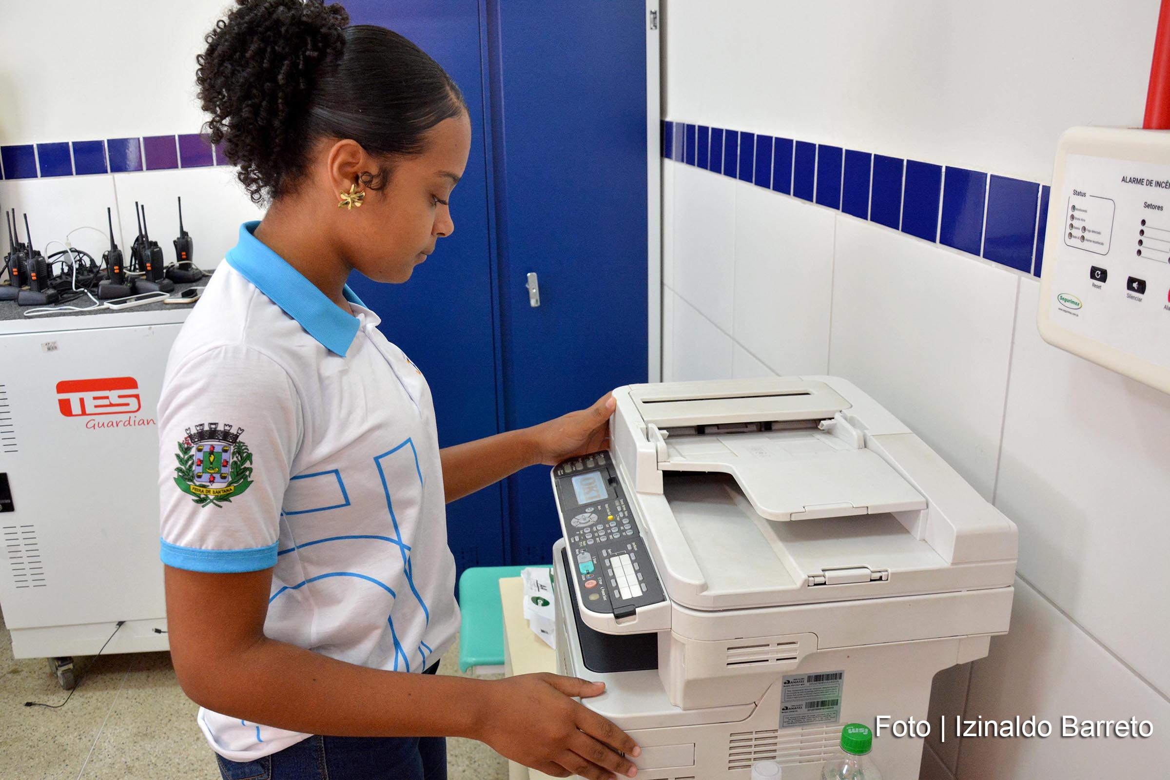 Iniciativa da Prefeitura de Feira de Santana e da Renapsi busca preparar estudantes para o mercado de trabalho por meio de experiências práticas e apoio à formação escolar.