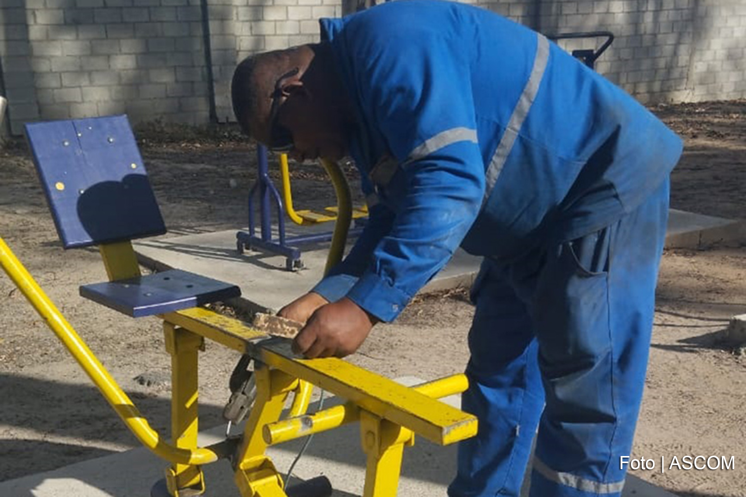 Equipamentos de academia ao ar livre no Parque da Cidade Frei José Monteiro Sobrinho, recuperados pela Prefeitura de Feira de Santana após atos de vandalismo.