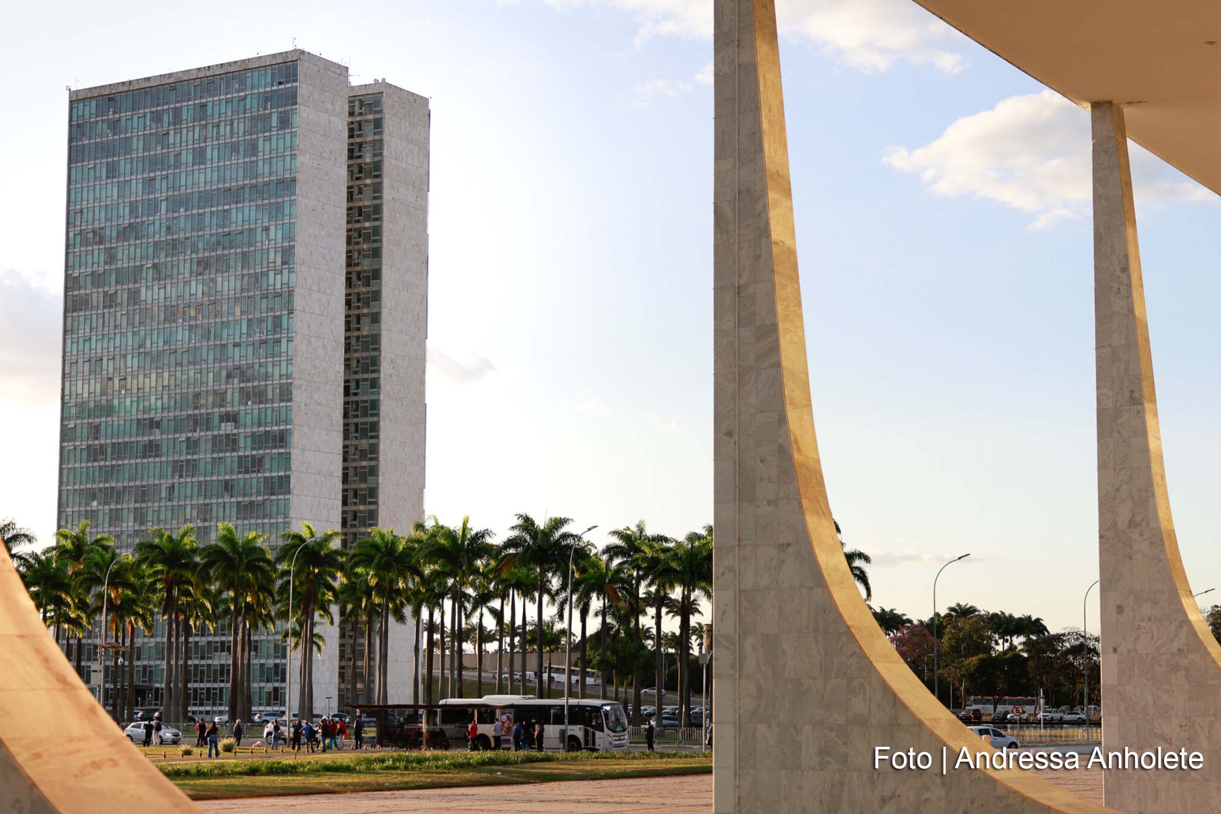 O Supremo Tribunal Federal estabeleceu que a intenção de cometer um ato ilícito, o dolo, é essencial para configurar improbidade administrativa, tornando inconstitucional a modalidade culposa.