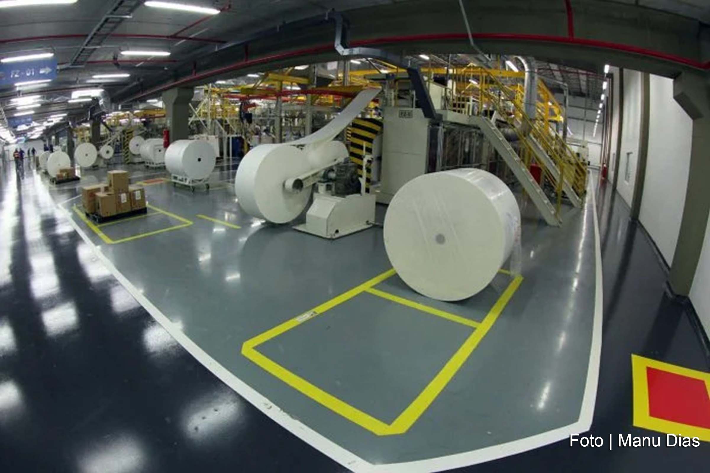 Setor industrial baiano apresenta crescimento em setembro, impulsionado por derivados de petróleo e produtos químicos.