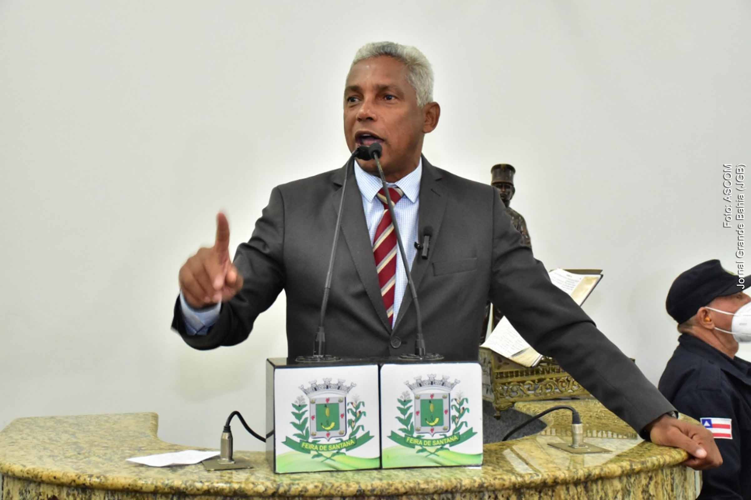 Silvio de Oliveira Dias, vereador e policial rodoviário federal aposentado, é eleito presidente do SINPRF/BA, destacando seu compromisso com a valorização e defesa dos agentes da PRF.