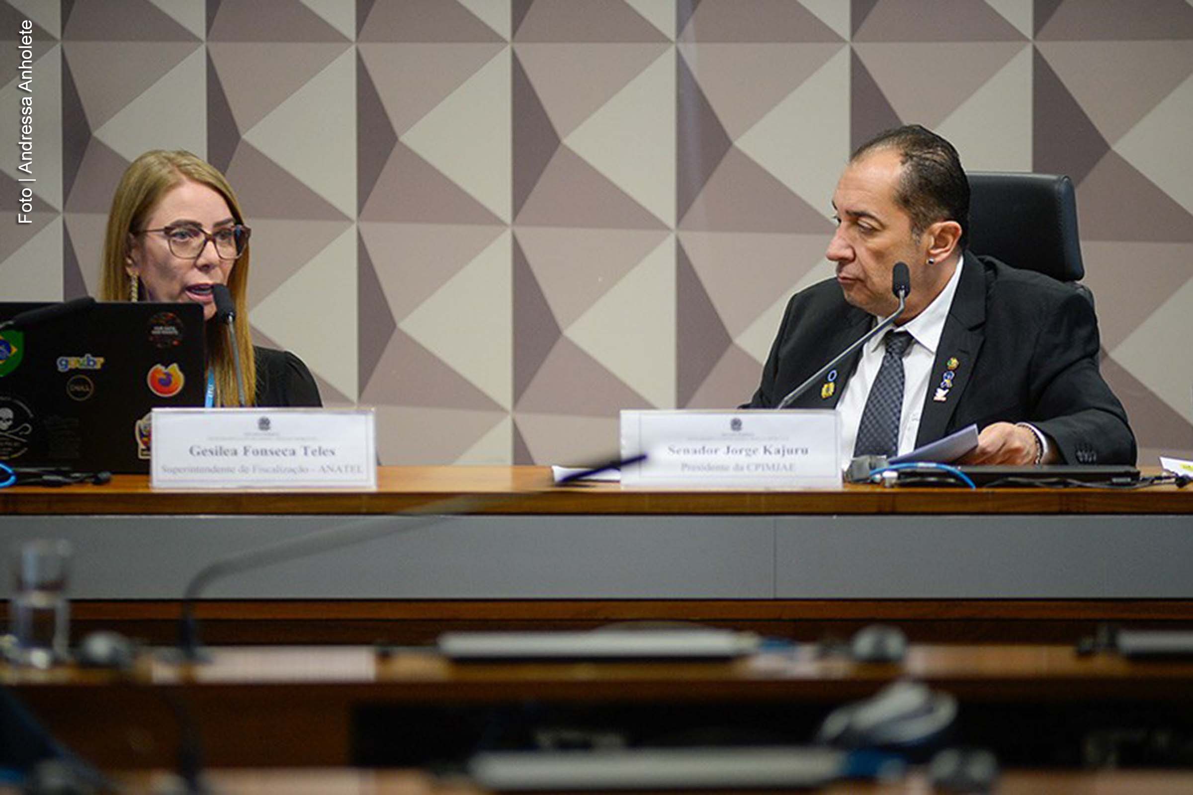 A superintendente de Fiscalização da Anatel, Gesilea Fonseca Teles, afirmou, em depoimento à CPI da Manipulação de Jogos e Apostas Esportivas, que a agência enfrenta limitações legais para fiscalizar sites de apostas. Entre as dificuldades estão a falta de competência para identificar irregularidades e o uso de redes privadas virtuais (VPN).