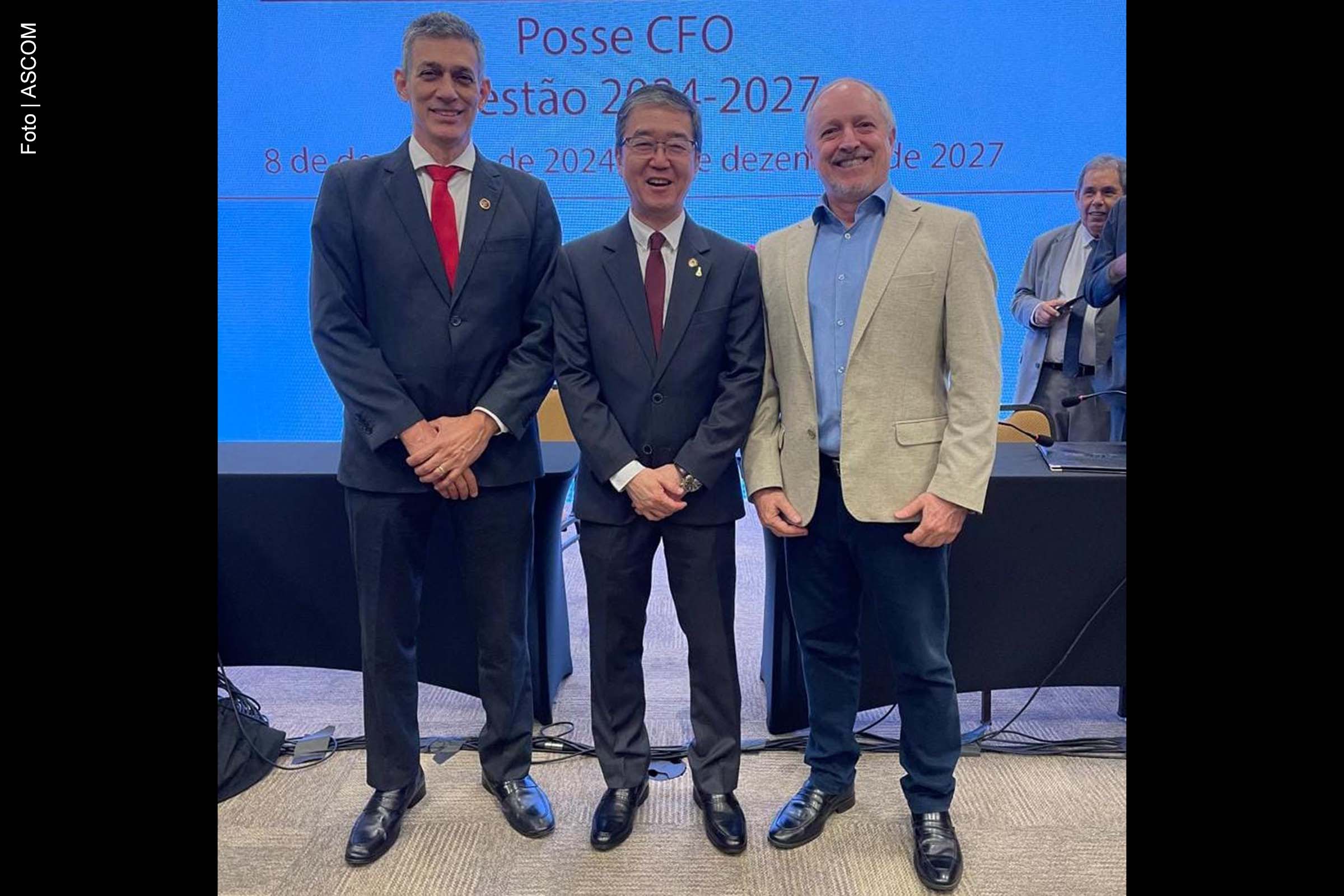 O Conselho Regional de Odontologia da Bahia (CROBA) esteve presente na cerimônia de posse e eleição da nova diretoria do Conselho Federal de Odontologia (CFO), realizada em Brasília no domingo (8). O evento marcou o início do triênio 2024-2027 e reafirmou o compromisso com a valorização profissional e a excelência da Odontologia no Brasil.