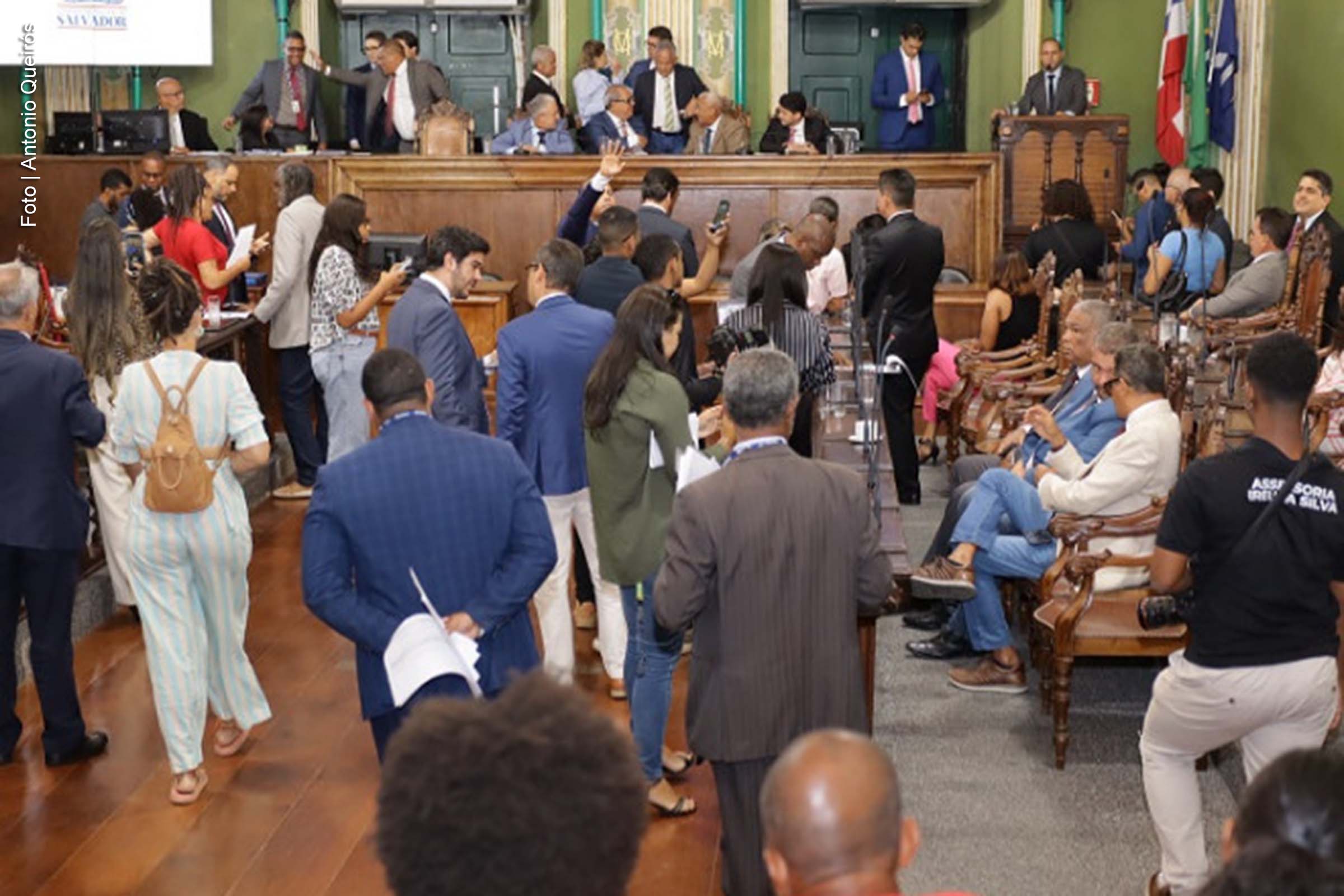 A Câmara Municipal aprovou, por maioria, o Projeto de Lei nº 171/24, que revisa a meta de Resultado Primário da Lei de Diretrizes Orçamentárias (LDO) de 2024. A proposta, de autoria do Executivo, ajusta a projeção para R$ 330 milhões. O debate incluiu divergências entre parlamentares sobre o impacto da medida.