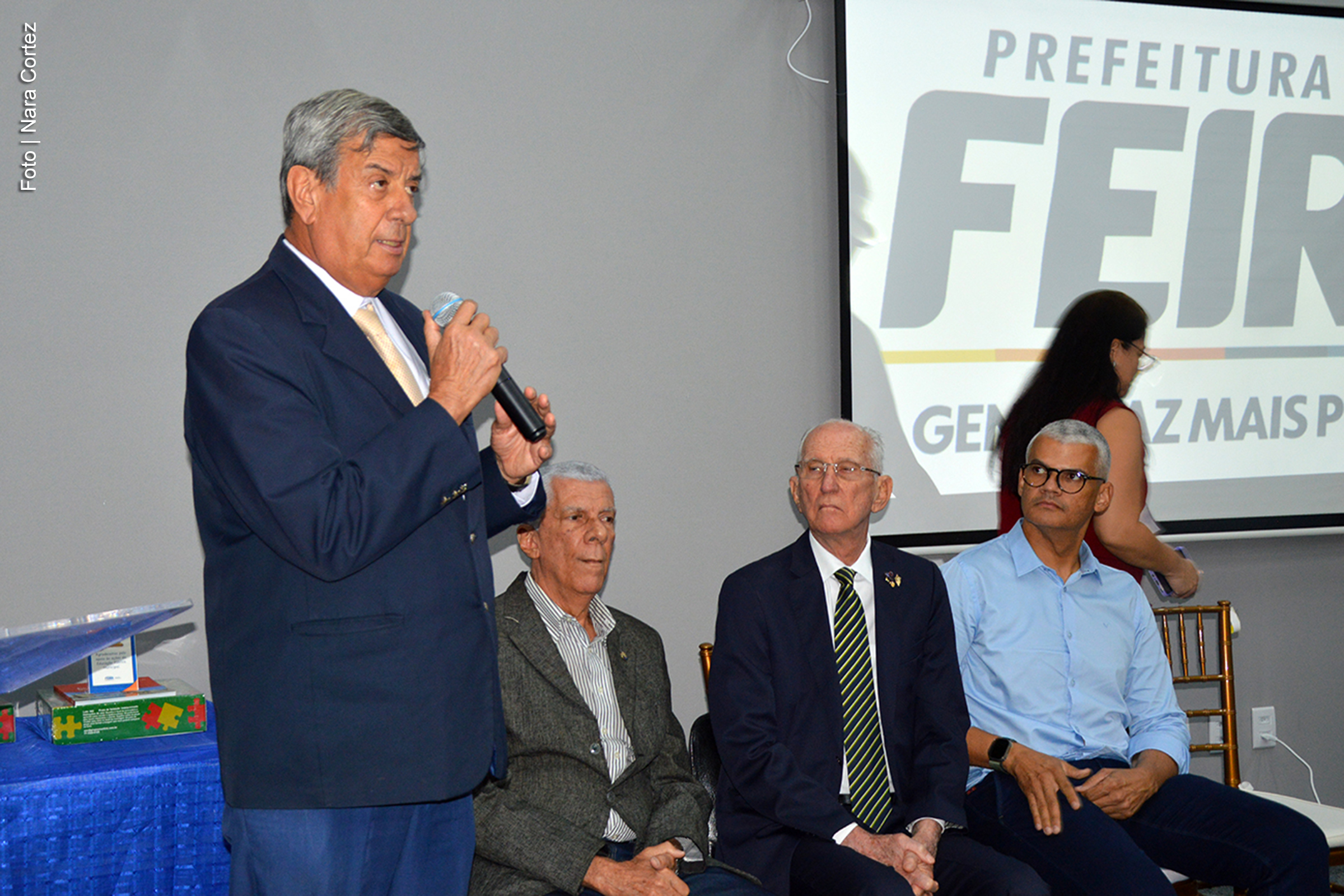 Centro de Formação Continuada em Feira de Santana é oficialmente denominado em homenagem ao educador Geraldo Leite, diz prefeito Colbert Martins