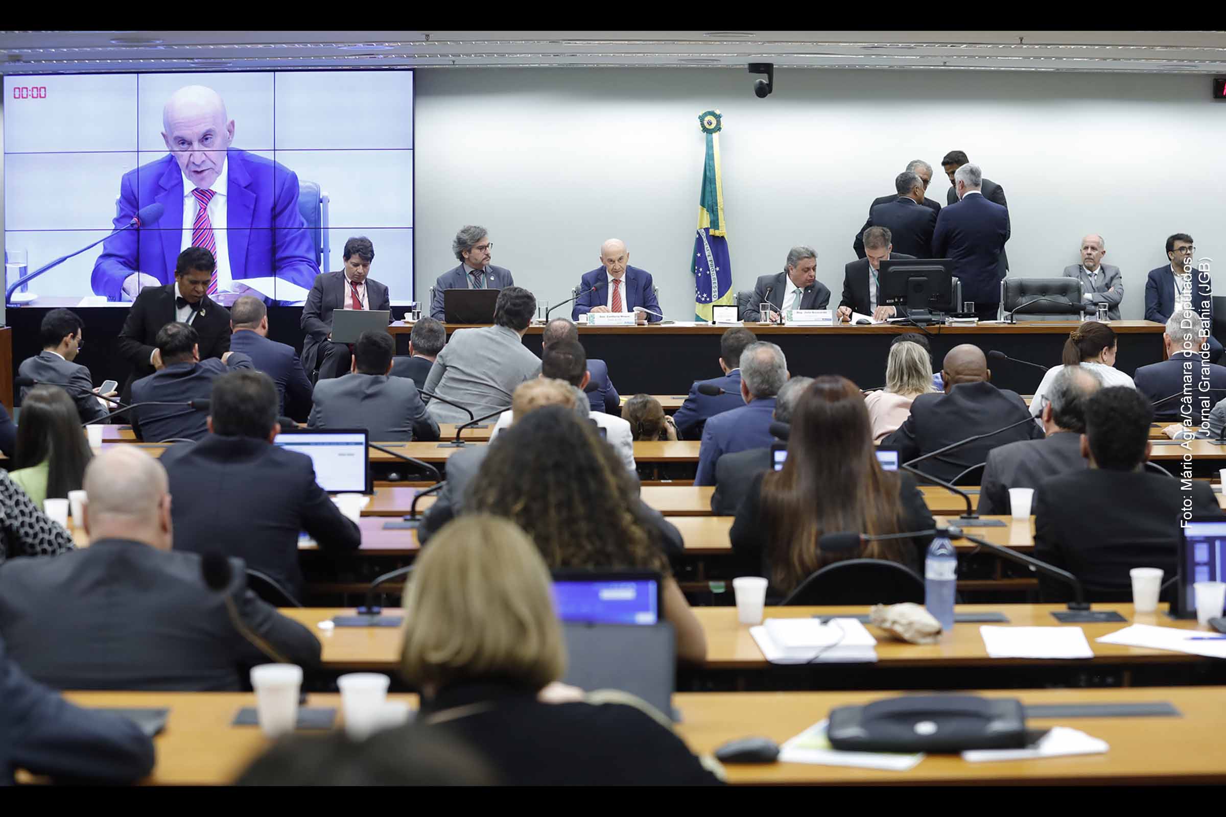O senador Confúcio Moura, relator da LDO, em reunião da Comissão Mista de Orçamento para discussão do texto que fixa as diretrizes financeiras do país em 2025.