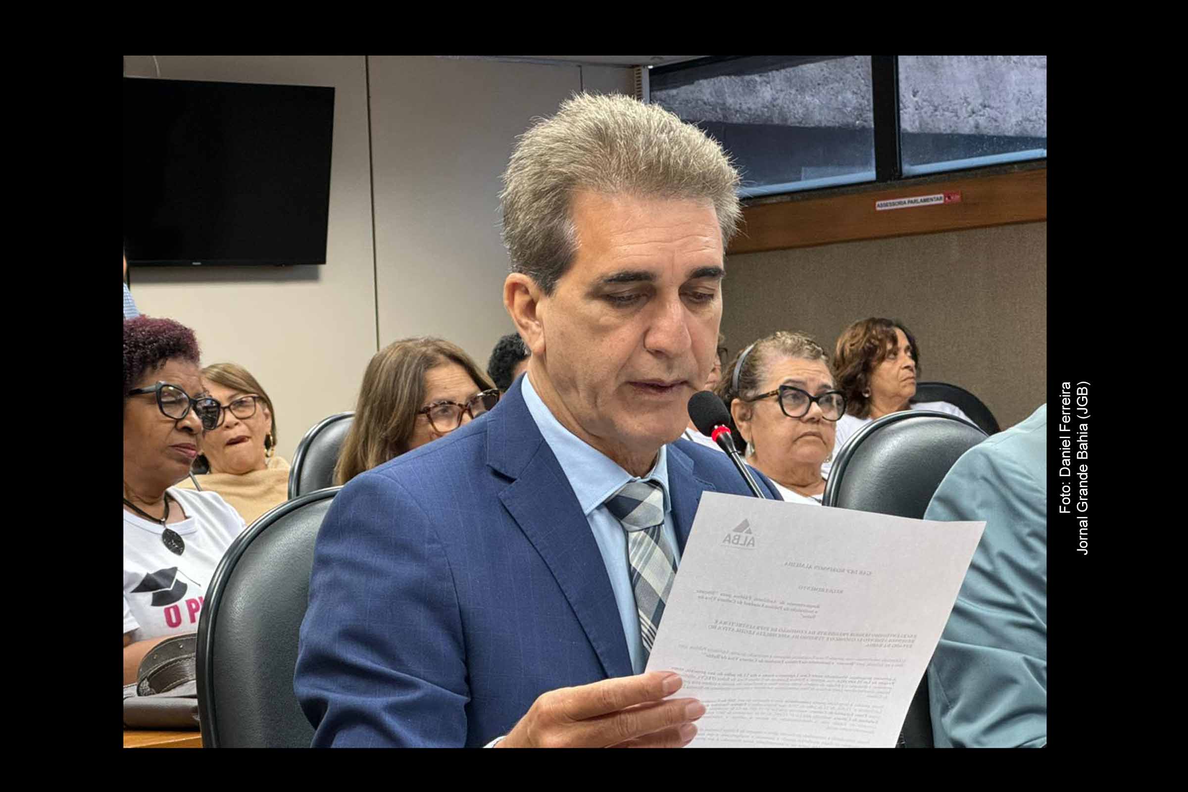 Deputados da Assembleia Legislativa da Bahia debatem a renovação da Subcomissão de Fiscalização da Coelba, visando melhorias no fornecimento de energia elétrica no estado.