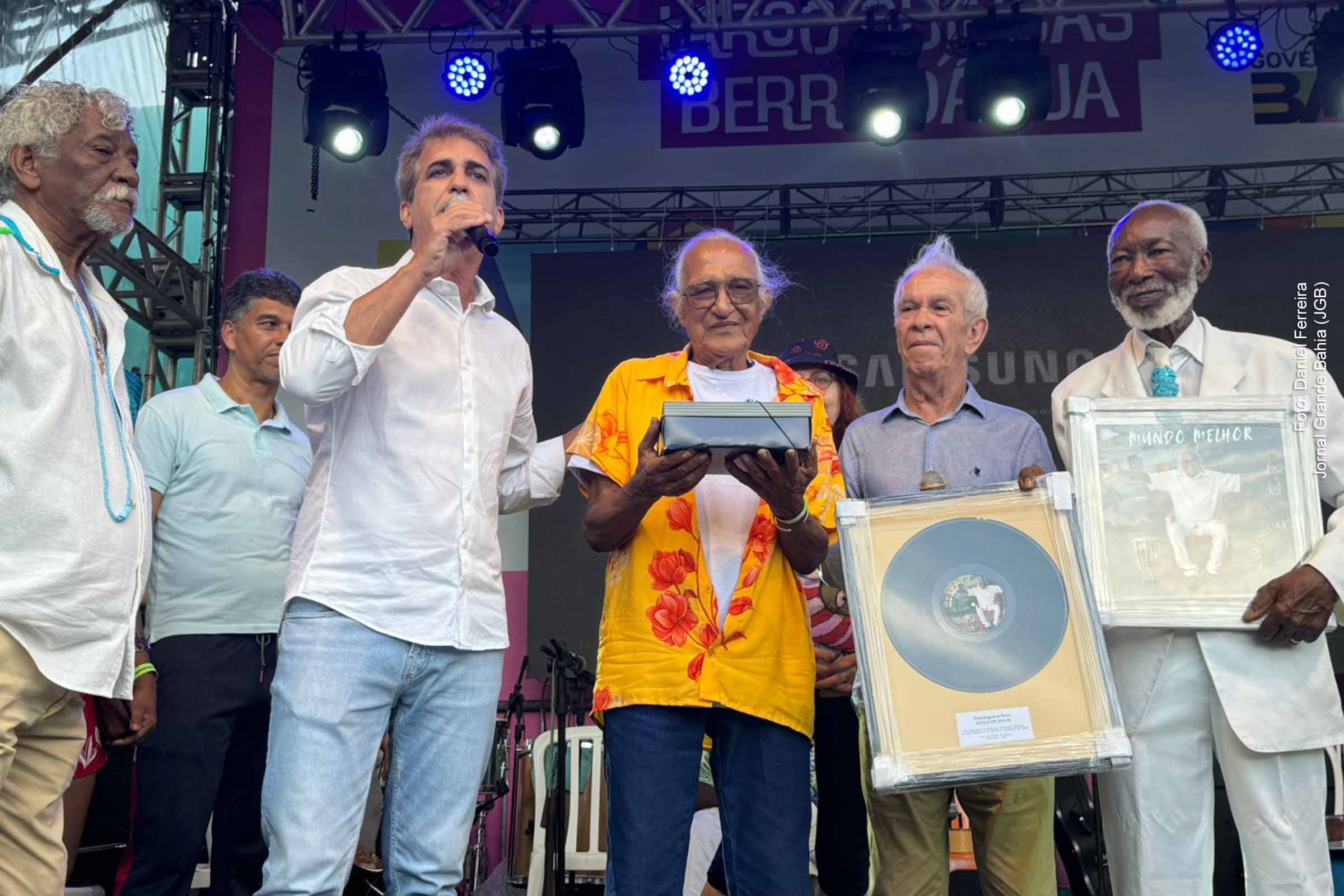 Guiga de Ogum é homenageado em evento no Pelourinho com apresentações de sambistas consagrados da Bahia.