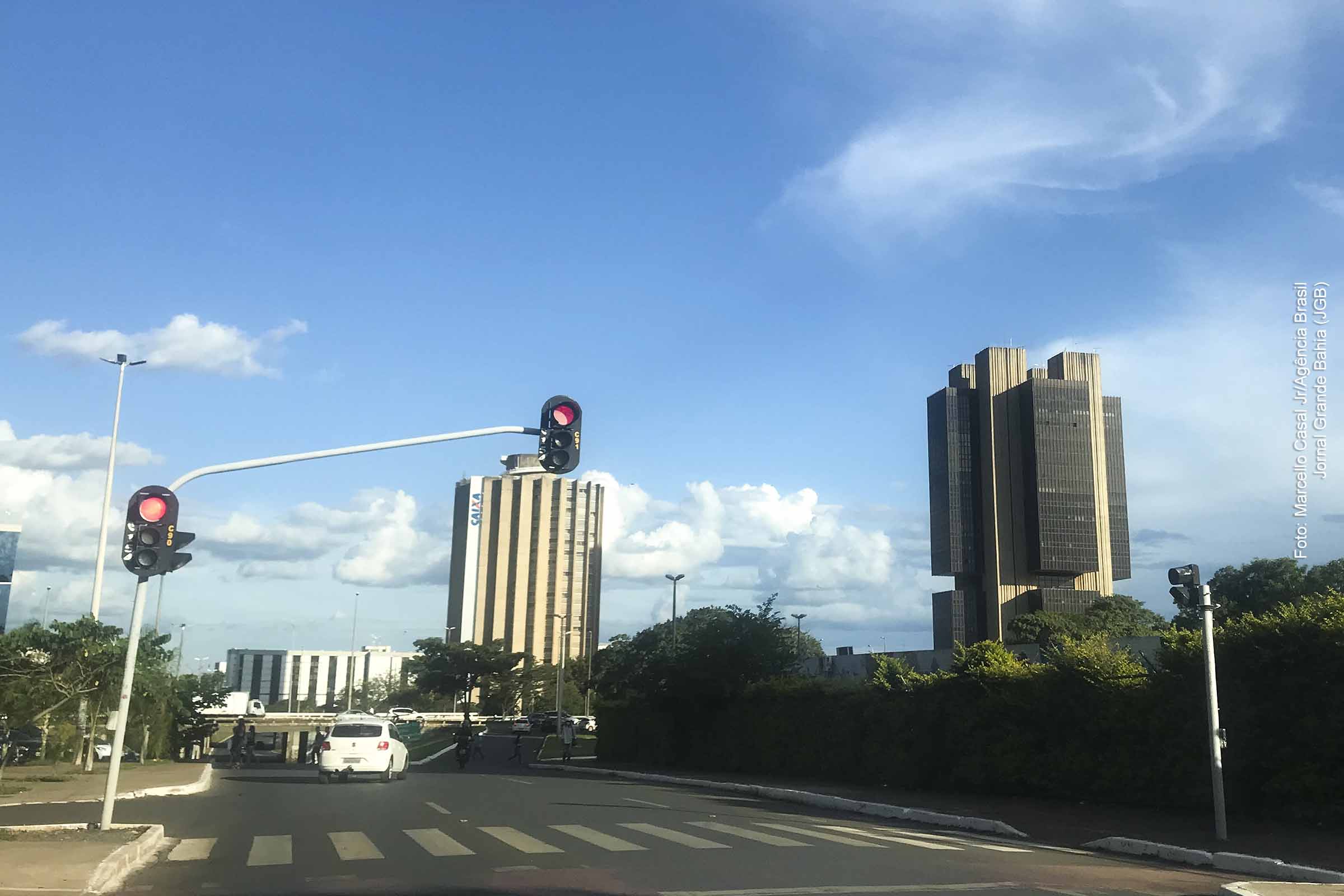 Banco Central aponta incertezas internas e externas como fatores para a decisão, que gerou críticas de setores produtivos e sindicais.