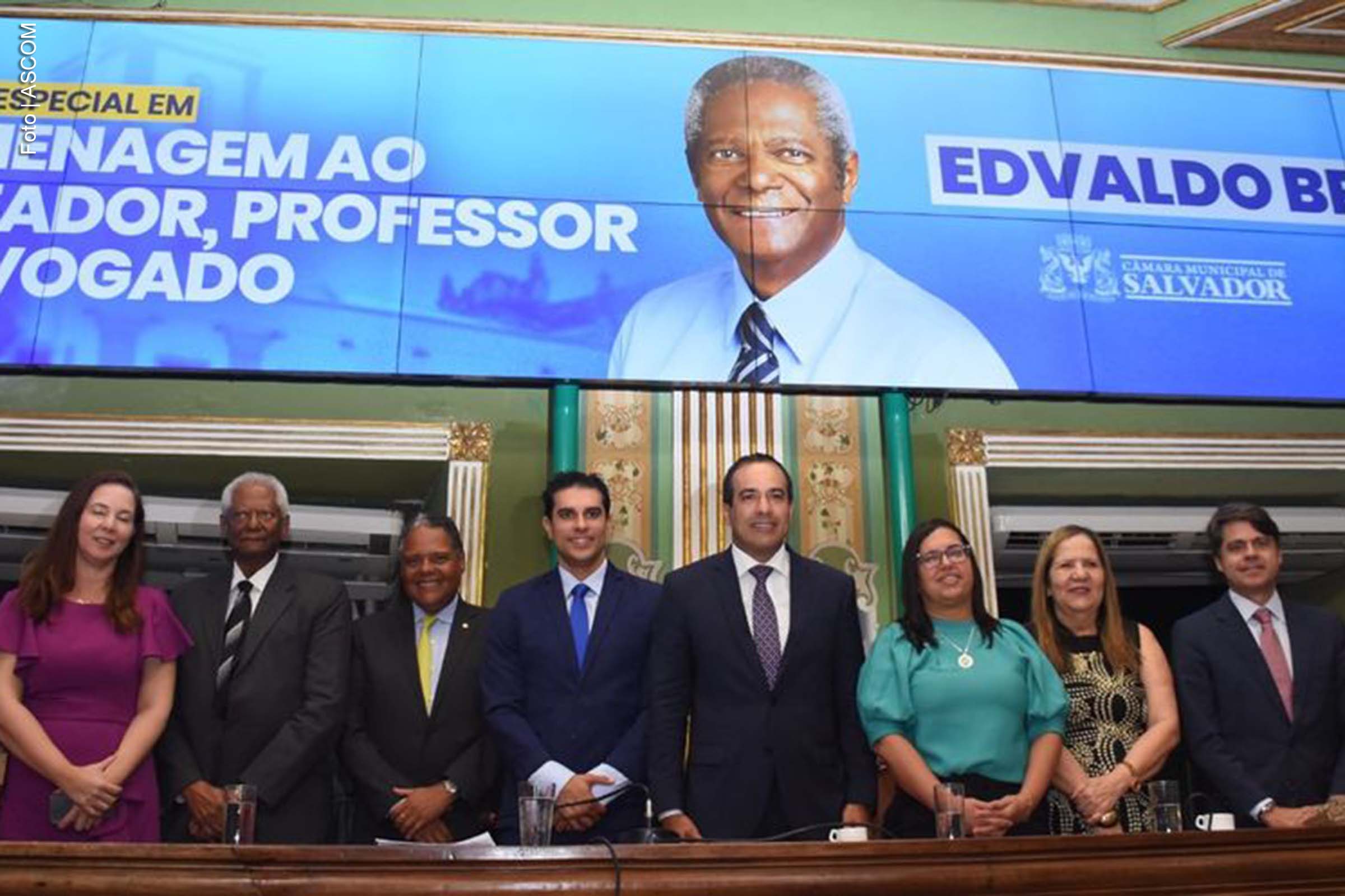 Em sessão solene realizada na Câmara Municipal de Salvador, o vereador Edvaldo Brito (PSD) recebeu homenagens marcando o encerramento de seu mandato após 12 anos na Casa. A cerimônia destacou sua trajetória política e acadêmica, com a presença de autoridades, familiares e representantes de diversos segmentos da sociedade.