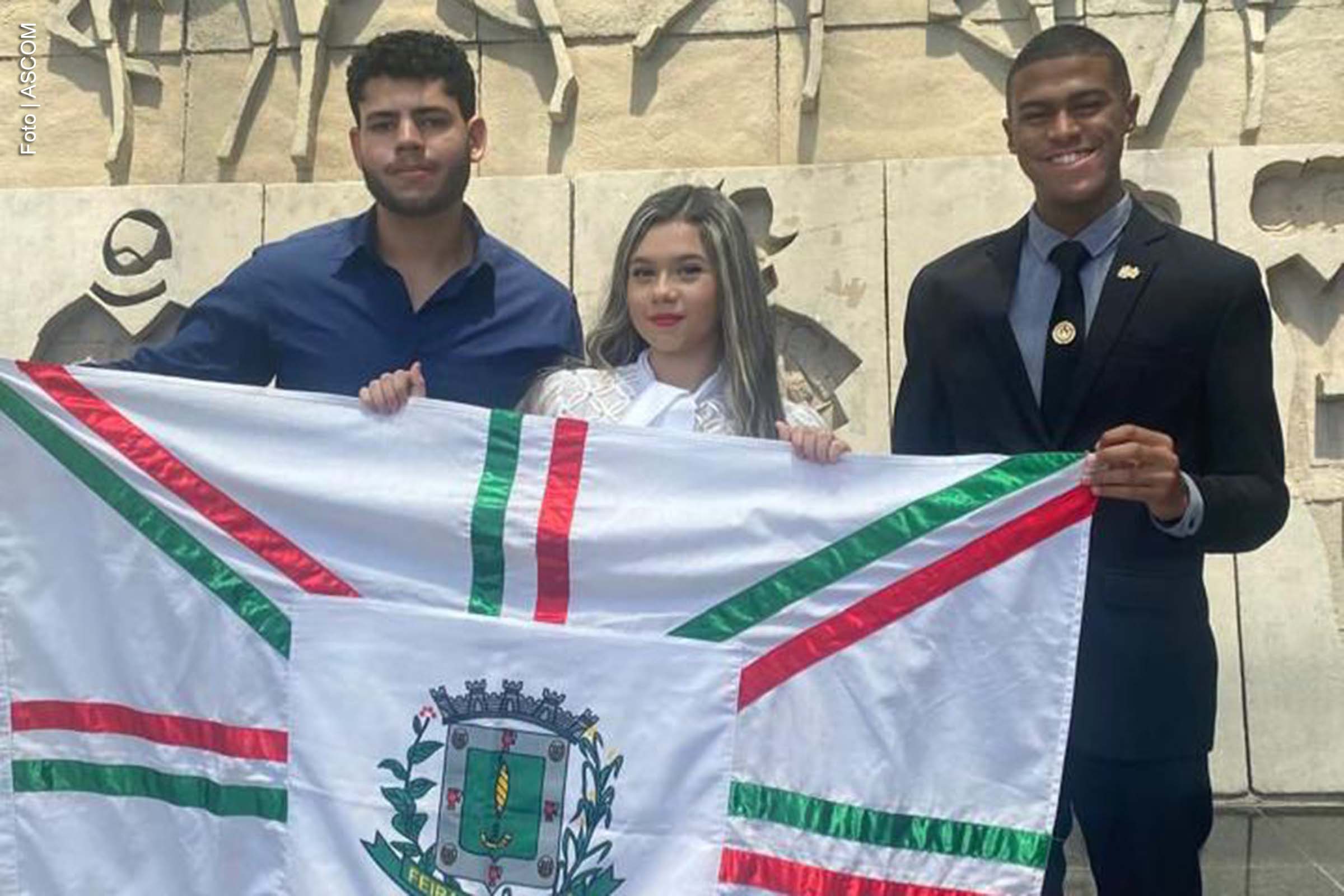 Três estudantes de Feira de Santana participam do Programa Deputado Jovem Baiano, realizado de 3 a 5 de dezembro na Assembleia Legislativa da Bahia. Os jovens tiveram seus Projetos de Lei aprovados e vivenciam as atividades parlamentares em Salvador.