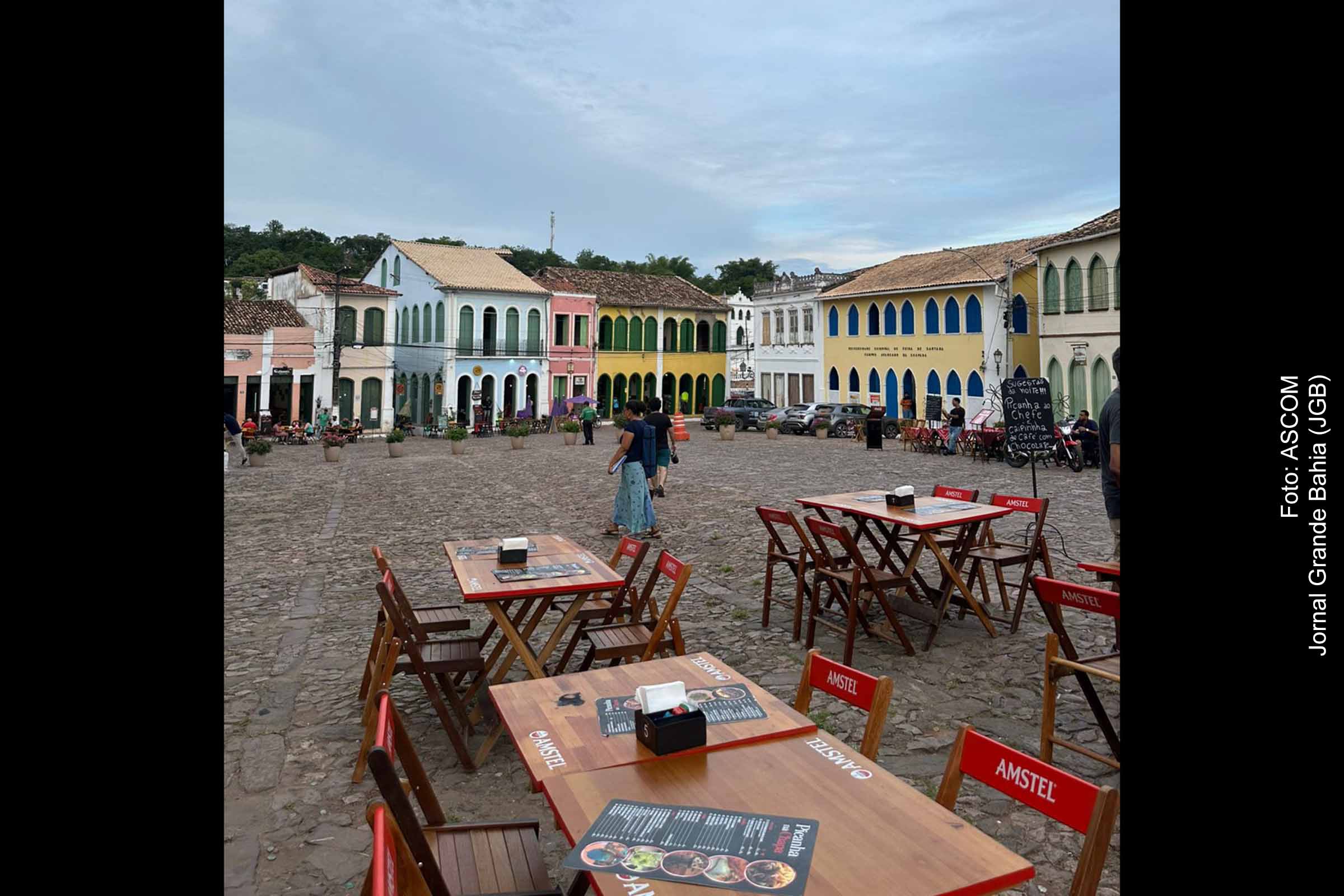 Comerciantes e moradores de Lençóis, na Bahia, criticam a ausência de eventos e decoração natalina, o que afeta a cidade, que depende do turismo para a geração de renda.
