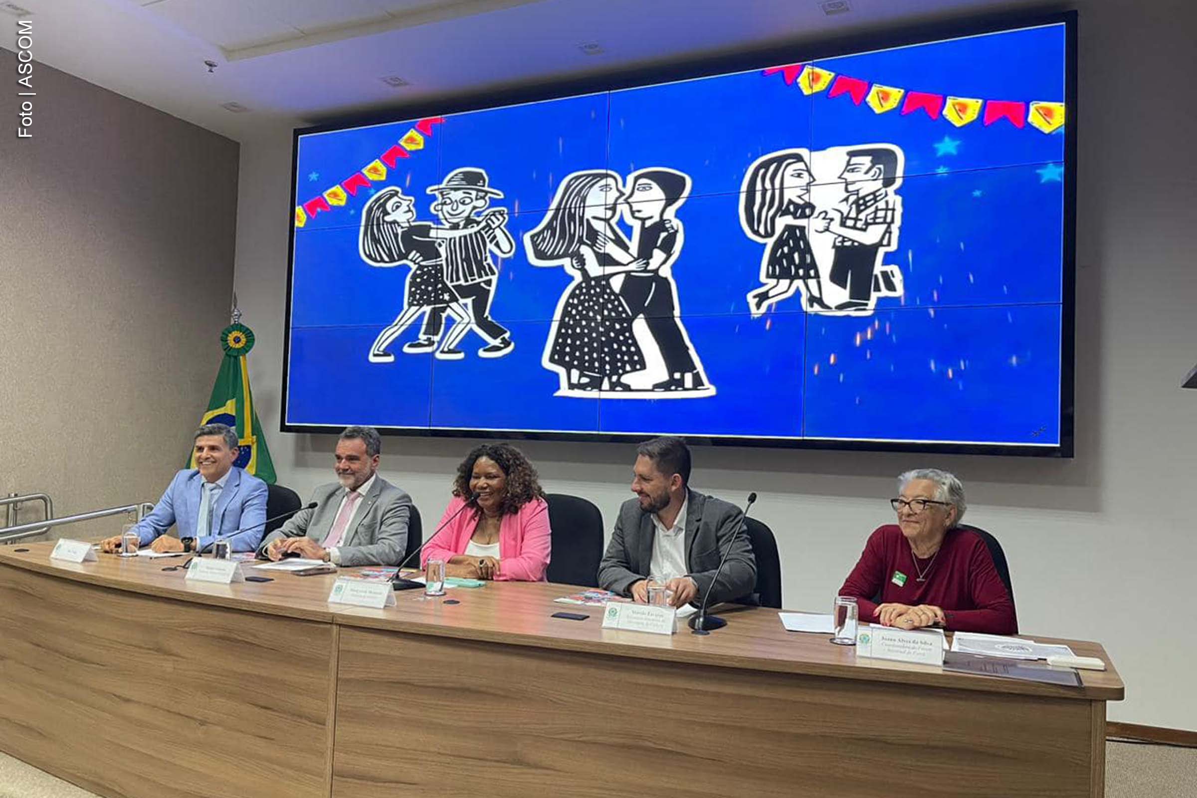 Em 2021, o forró foi reconhecido como Patrimônio Imaterial do Brasil, em uma decisão unânime do Instituto do Patrimônio Histórico e Artístico Nacional (Iphan). O título, oficializado perto do Dia do Forró, celebra a importância do gênero para a cultura brasileira, especialmente para o Nordeste. O deputado Daniel Almeida foi crucial para viabilizar o processo. Desde então, o forró tem sido fortalecido como símbolo de identidade e resistência.
