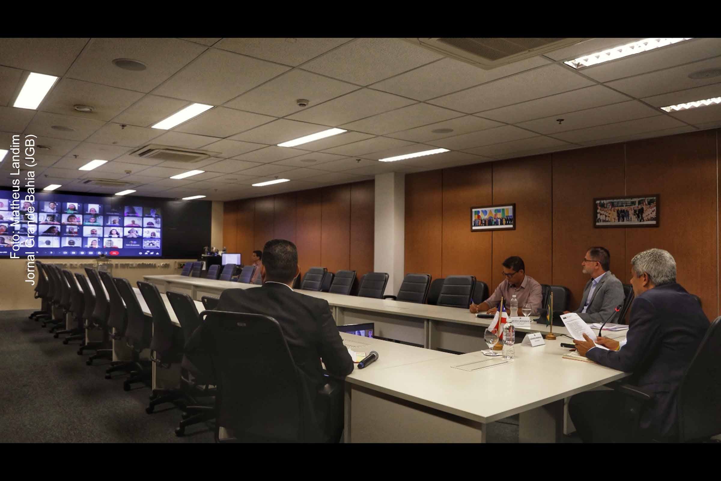 O governador Jerônimo Rodrigues reuniu, na última segunda-feira (30), mais de mil educadores para apresentar os avanços da rede estadual de ensino em 2024 e traçar metas para 2025. Entre as prioridades destacadas, estão a redução do abandono escolar, a ampliação do ensino integral e a modernização do processo educacional.