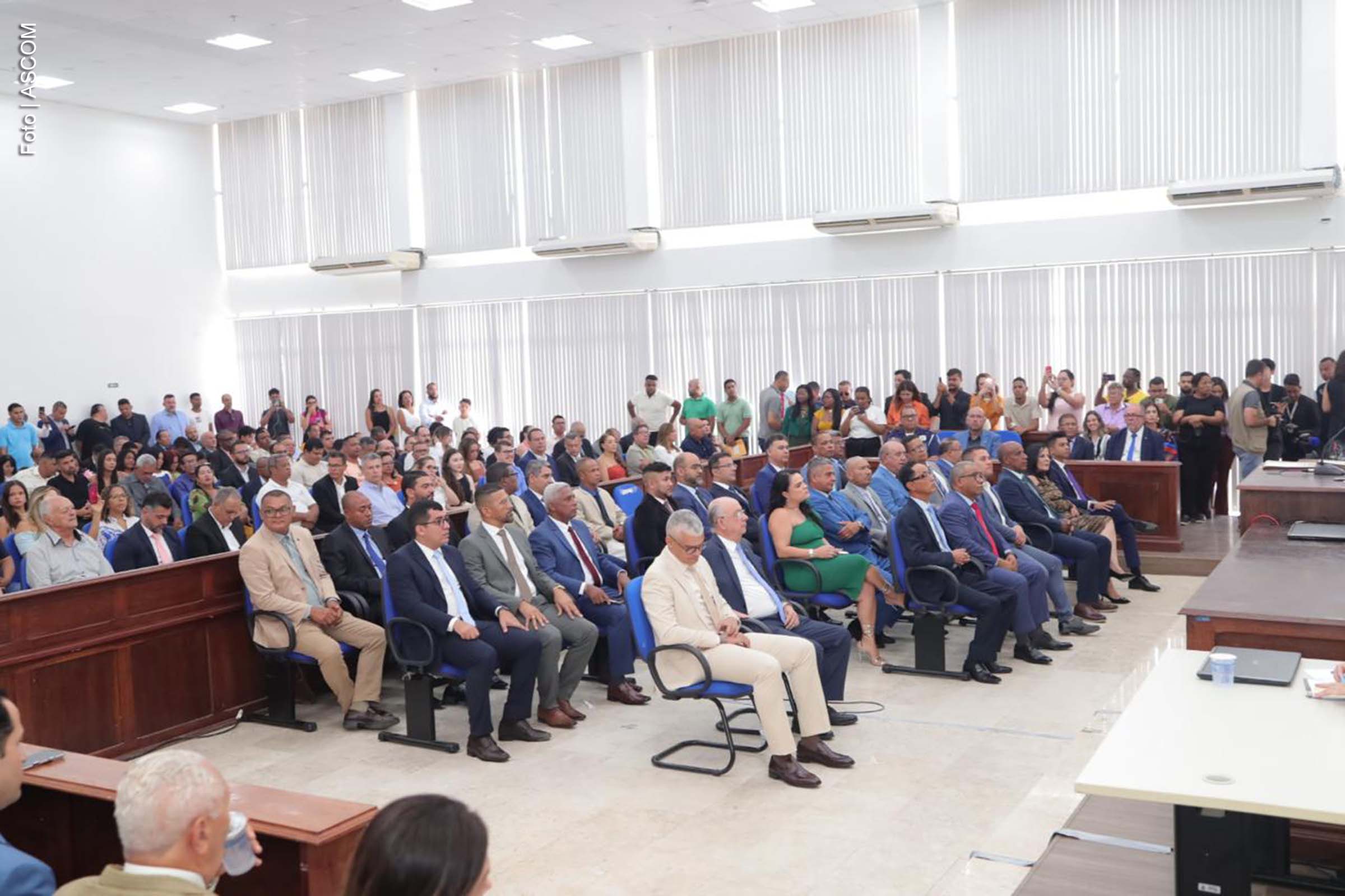 Os eleitos para os cargos de prefeito, vice-prefeito e vereadores de Feira de Santana em 2024 foram diplomados nesta segunda-feira (16). A cerimônia, conduzida pelo juiz Roque Ruy Barbosa de Araújo, presidente da Junta da 155ª Zona Eleitoral, ocorreu no Fórum Desembargador Filinto Bastos, oficializando os mandatos que se iniciam em 2025.