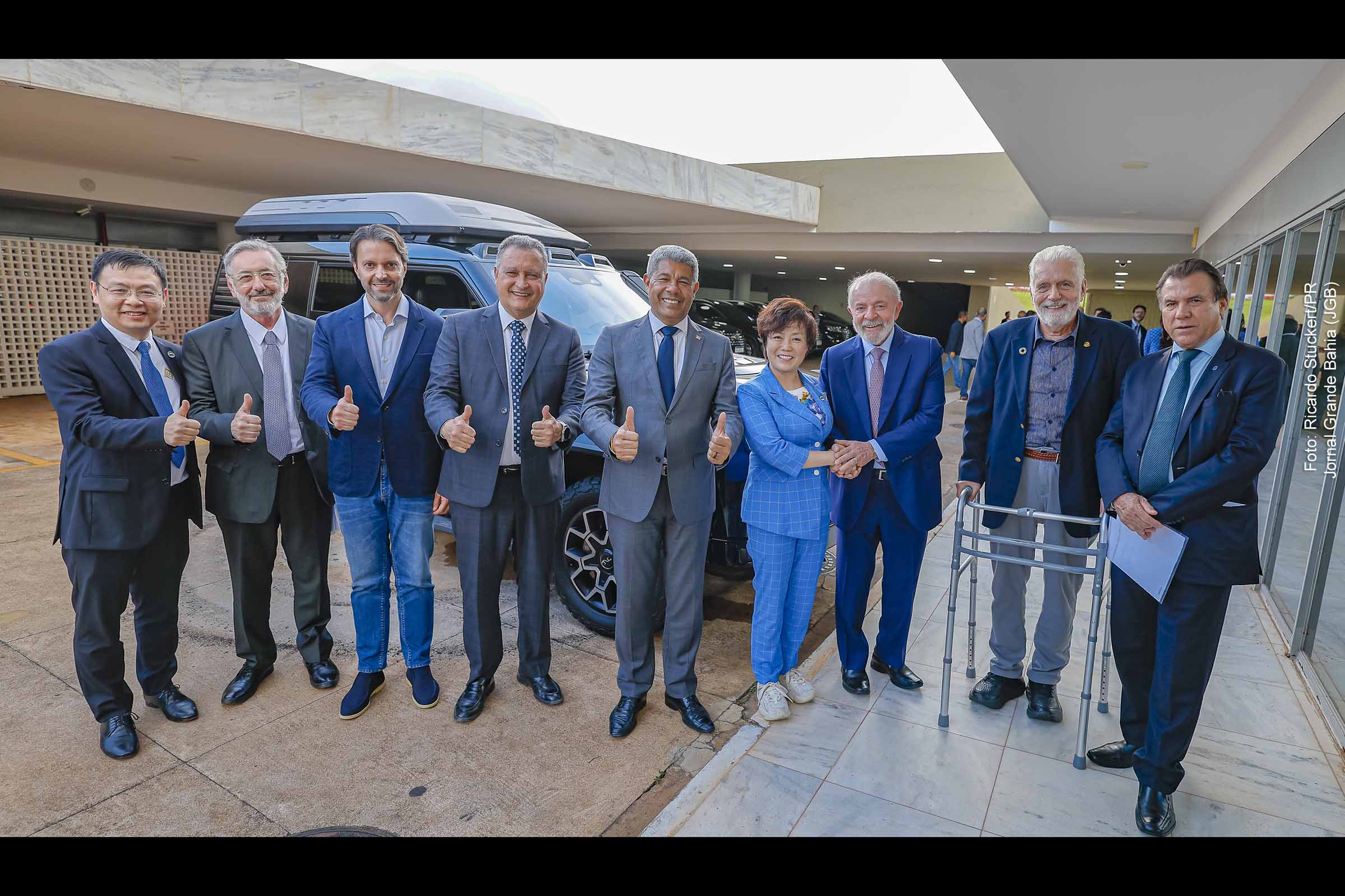 Presidente Luiz Inácio Lula da Silva recebe a CEO da BYD nas Américas, Stella Li, para debater a expansão da produção de veículos elétricos no Brasil e os investimentos em pesquisa tecnológica na Bahia.