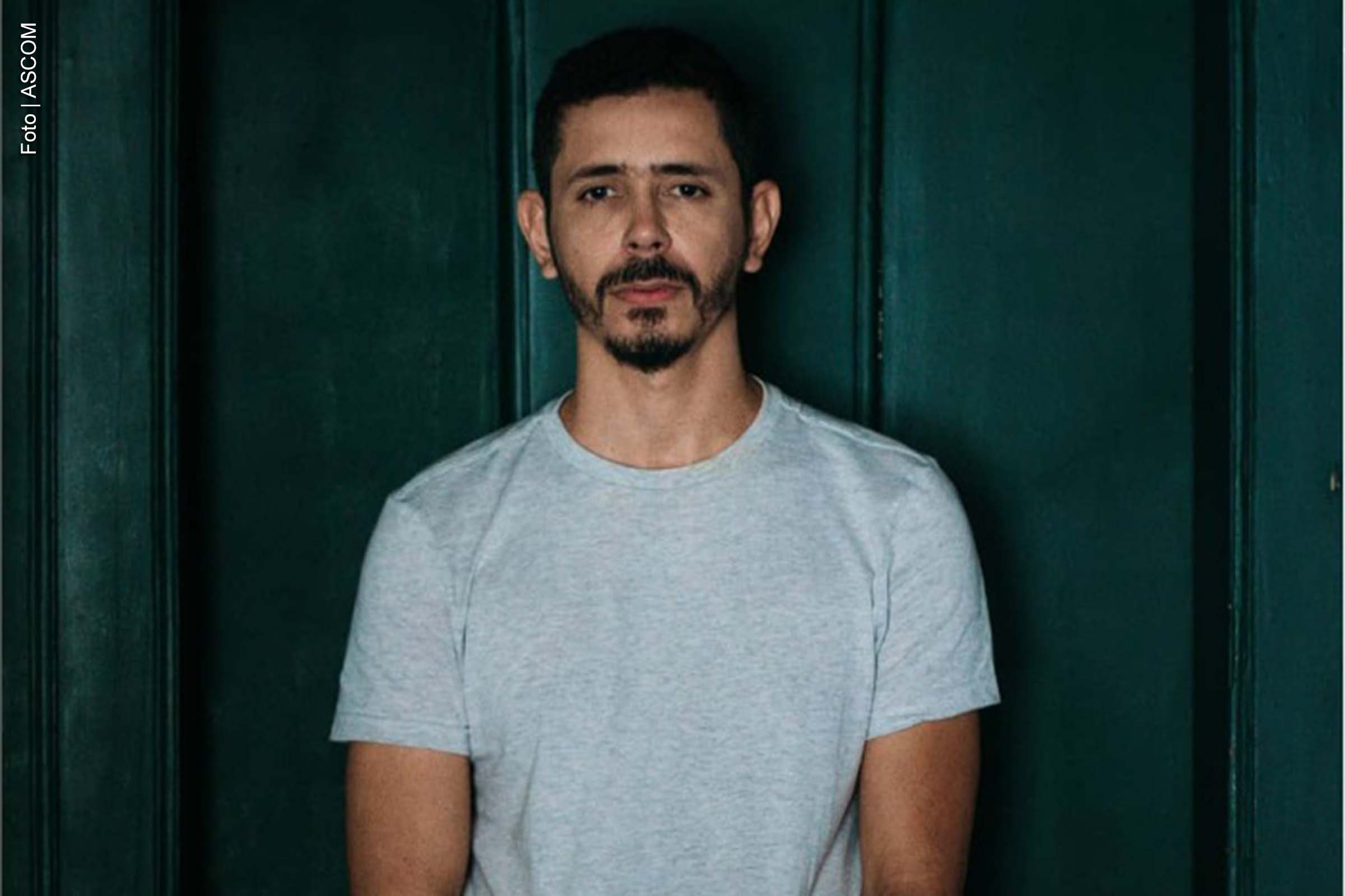 O videoclipe da música “Malabarista”, do cantor e compositor Marcel Torres, está disponível no YouTube e apresenta uma reflexão sobre o cotidiano das ruas e a resistência artística de seus protagonistas. Dirigido por Rev Costa, o vídeo combina música, depoimentos e uma narrativa visual que destaca a arte como meio de expressão e sobrevivência nas grandes cidades. A produção explora a interação entre artistas de rua e o caos urbano, utilizando a cidade de Feira de Santana como cenário.
