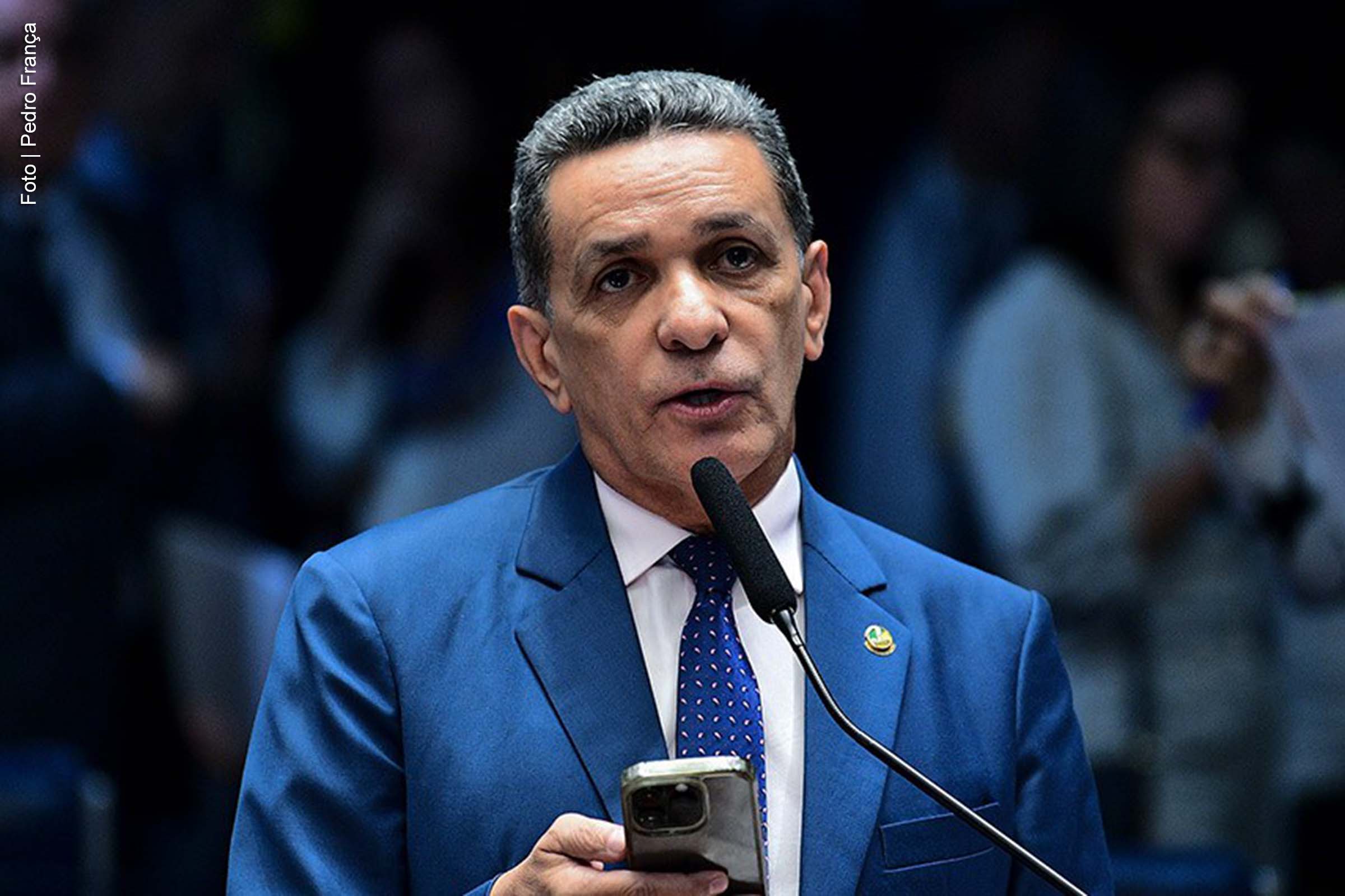 O Senado aprovou, nesta quarta-feira (18), em regime de urgência, o projeto de lei que cria novos cargos no Conselho Nacional do Ministério Público (CNMP). A proposta, de iniciativa do Ministério Público da União (MPU), visa transformar cargos vagos em comissionados e criar novas funções no CNMP. O projeto segue agora para sanção presidencial, após ser aprovado por maioria na votação simbólica.