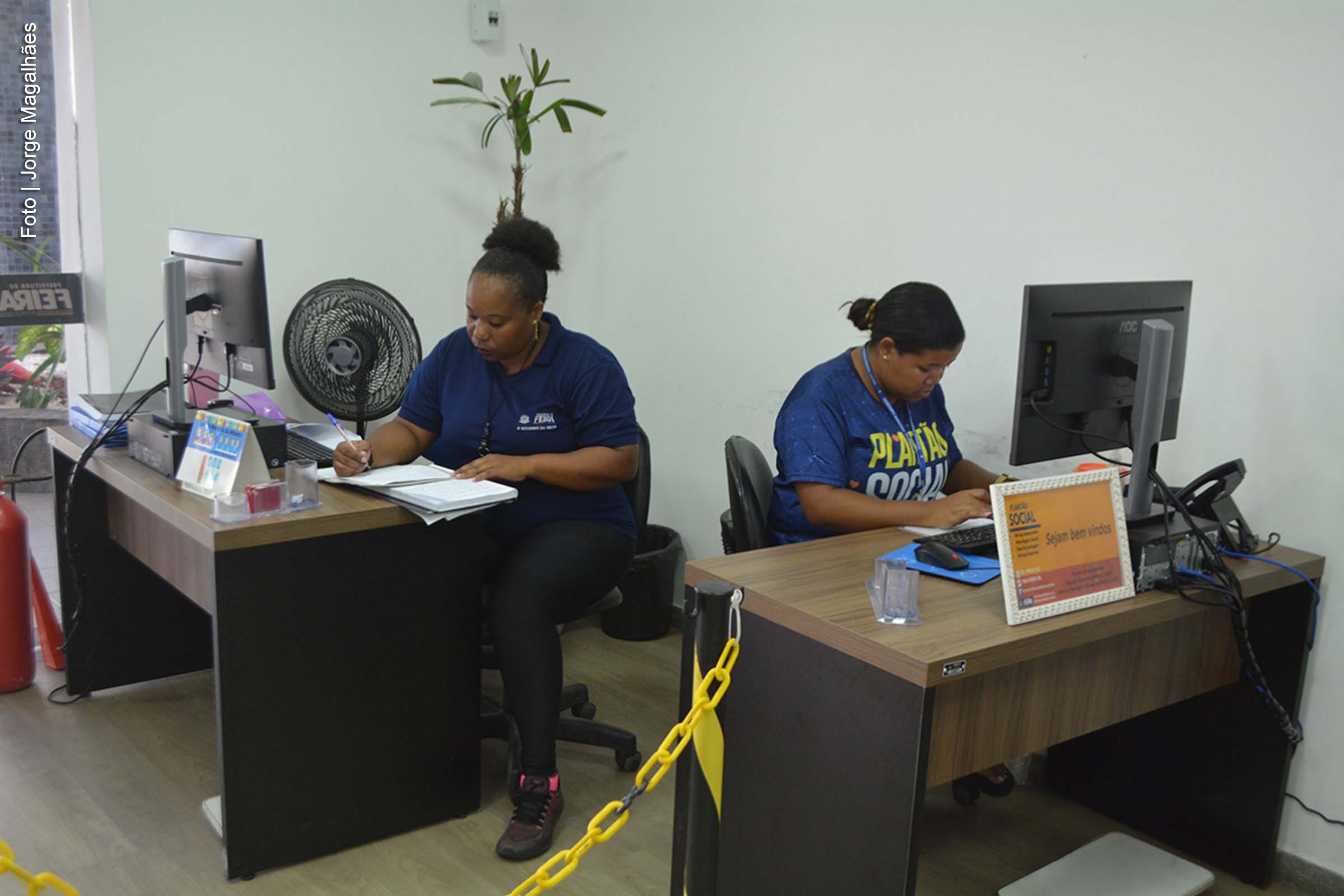 A Prefeitura de Feira de Santana anunciou o funcionamento especial das repartições públicas municipais nos dias 24 e 31 de dezembro de 2024. A medida, publicada no Decreto Nº 13.740, visa adequar o expediente às festividades de Natal e Ano Novo, sem prejuízo à prestação de serviços essenciais.