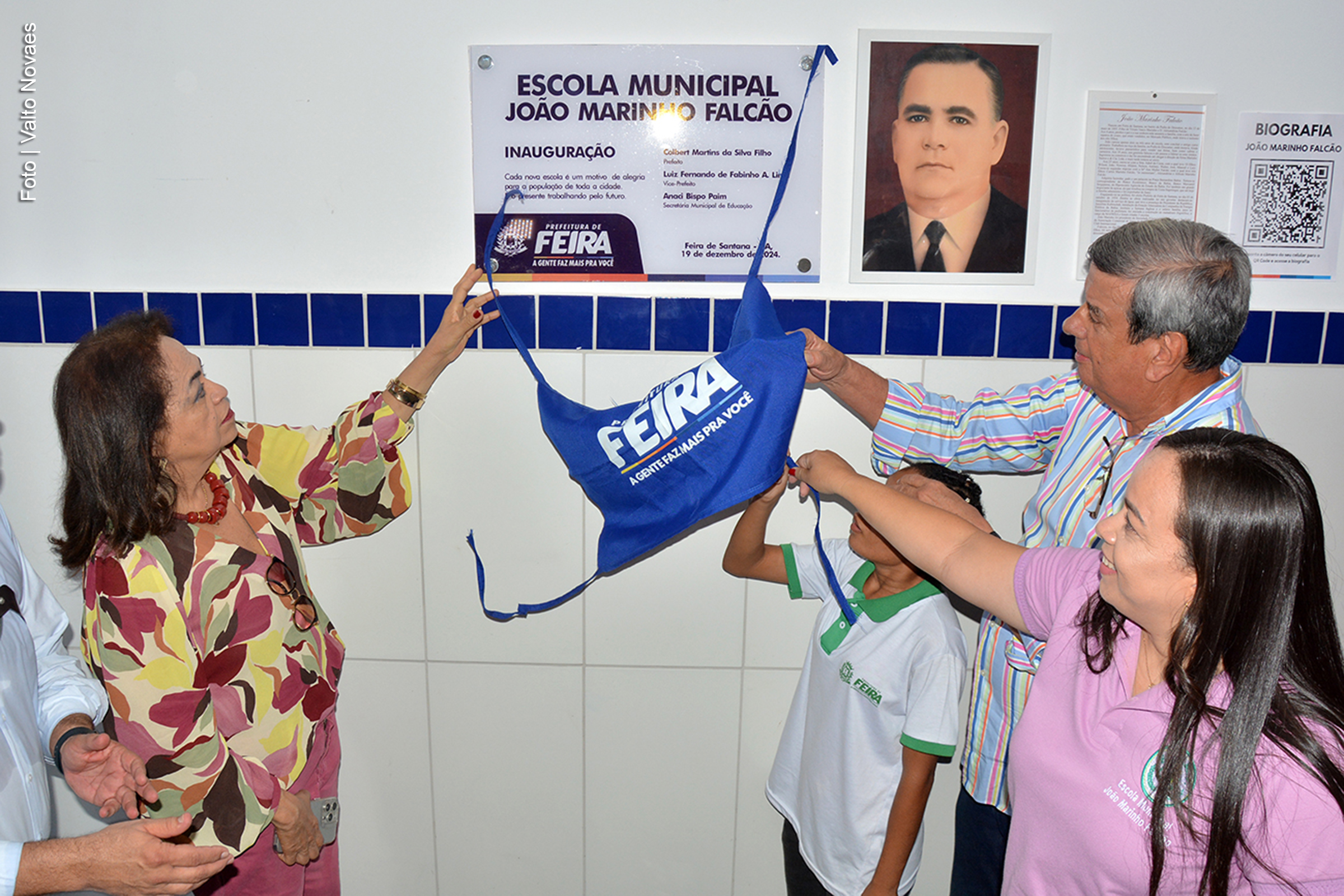 A Prefeitura de Feira de Santana inaugurou a nova Escola Municipal João Marinho Falcão, localizada no bairro Olhos d'Água, nesta quinta-feira (19). A unidade foi construída para atender até 1.120 alunos nos turnos matutino e vespertino, com estrutura moderna e inclusiva, ampliando o acesso à educação na região.