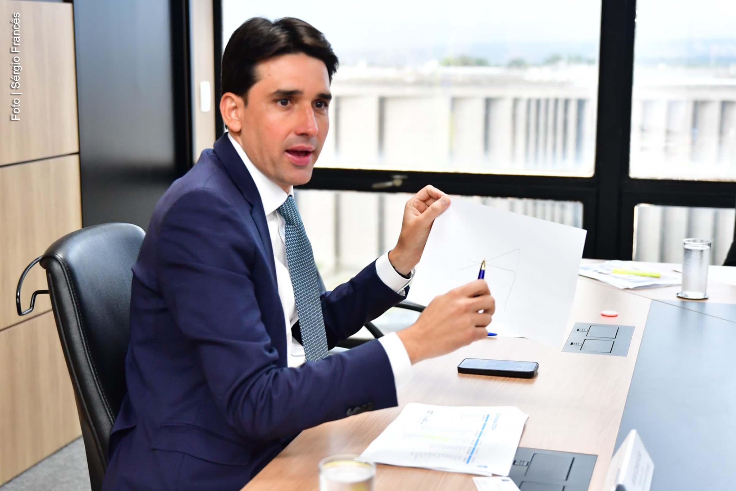 O Conselho Diretor do Fundo da Marinha Mercante (CDFMM) aprovou, nesta quinta-feira (12), a liberação de R$ 10,5 bilhões para 21 novos projetos relacionados à construção, modernização, manutenção e reparo de embarcações. Com isso, o total de recursos disponíveis para contratação de projetos no ano alcança R$ 31 bilhões. A iniciativa visa impulsionar a indústria naval brasileira, especialmente nos segmentos de petróleo e gás.