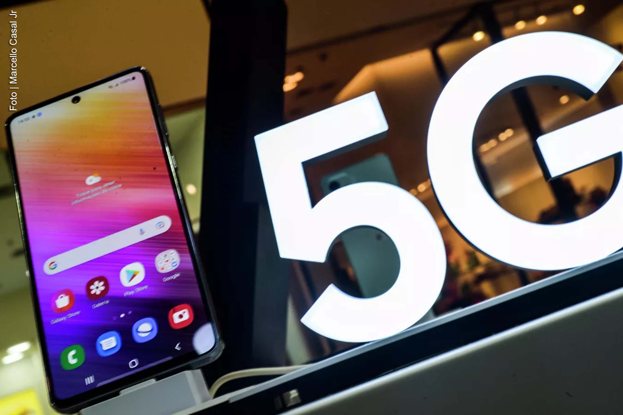 A Agência Nacional de Telecomunicações (Anatel) anunciou, nesta segunda-feira (2), a autorização para a instalação do sinal 5G em todos os 5.570 municípios do Brasil. A liberação foi concluída após a eliminação das interferências em 190 municípios da Bahia. A medida representa um marco na expansão da tecnologia, que permite o desenvolvimento de novas soluções de telecomunicação em todo o território nacional.