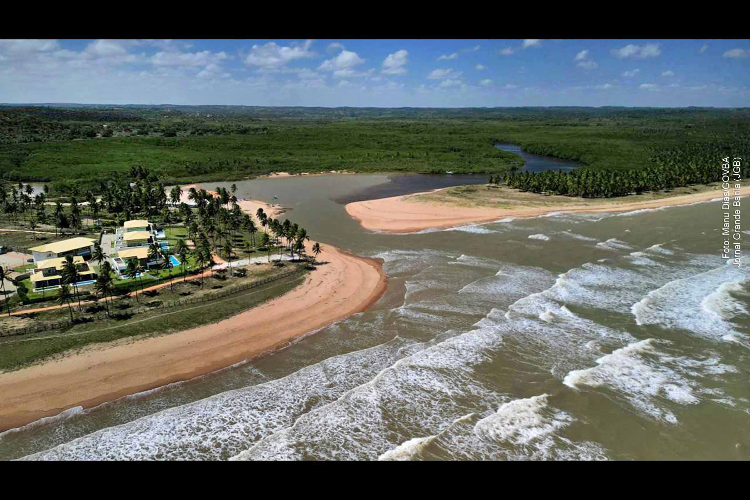 Vista aérea da Praia de Baixio, em Esplanada.