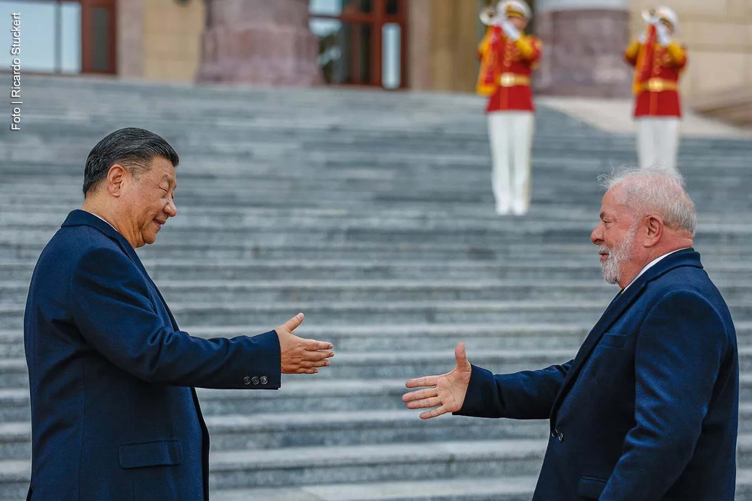 O governo federal retoma a centralidade da integração sul-americana por meio do projeto Rotas de Integração Sul-Americana. Iniciativa inclui cinco rotas que conectam 11 estados brasileiros a países vizinhos. Especialistas destacam a importância do investimento chinês como catalisador para a infraestrutura, a bioceanidade e a reindustrialização do Brasil.